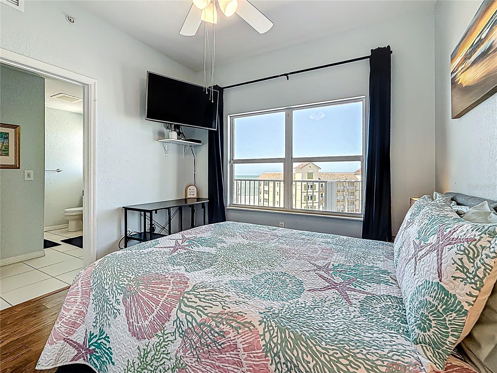 Image 36 of 54 For 13999 Gulf Boulevard 501