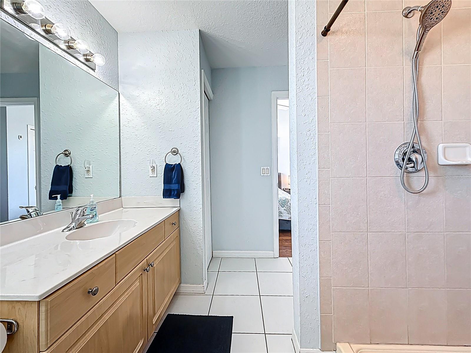 Image 40 of 54 For 13999 Gulf Boulevard 501