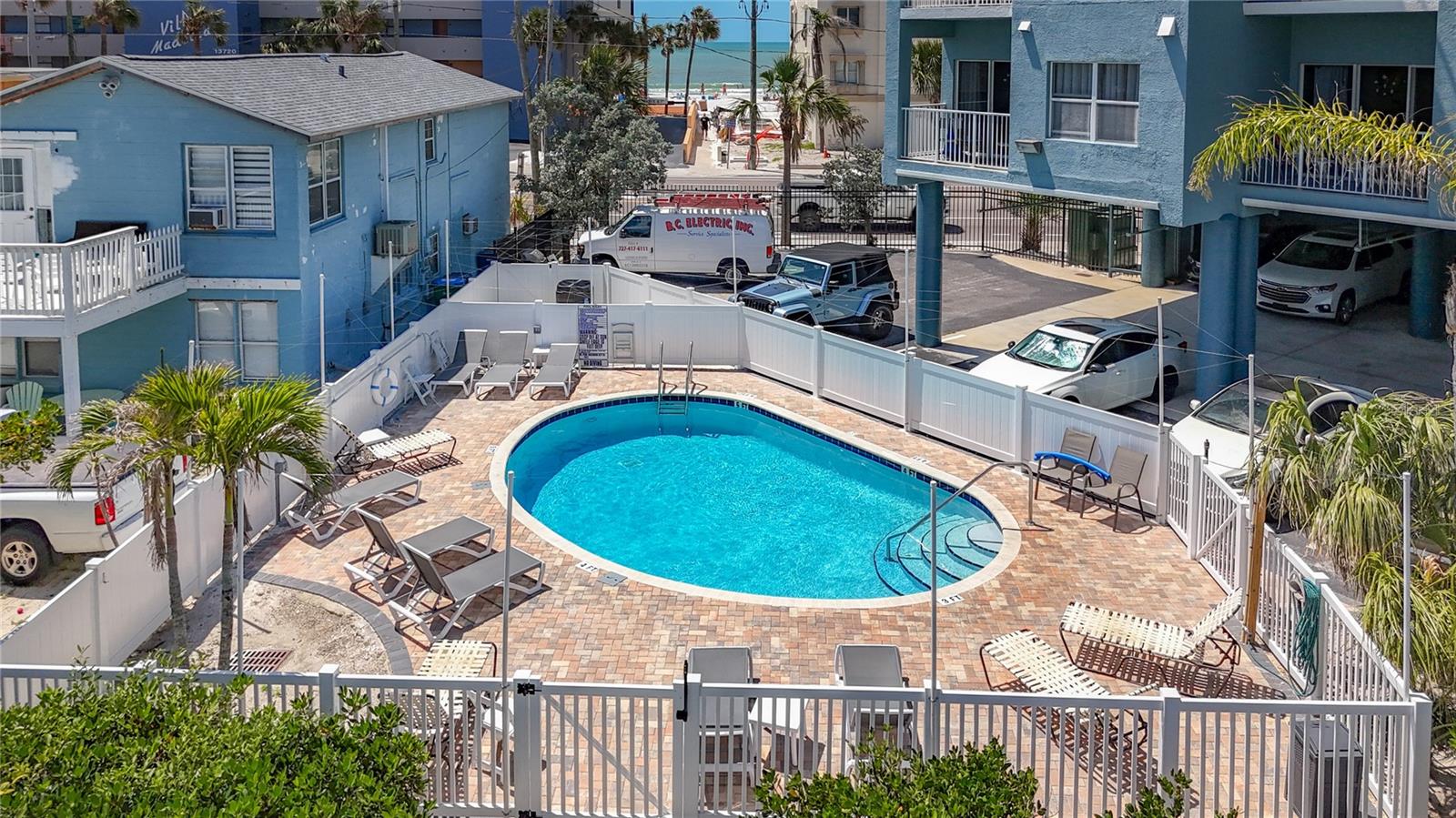 Image 49 of 54 For 13999 Gulf Boulevard 501