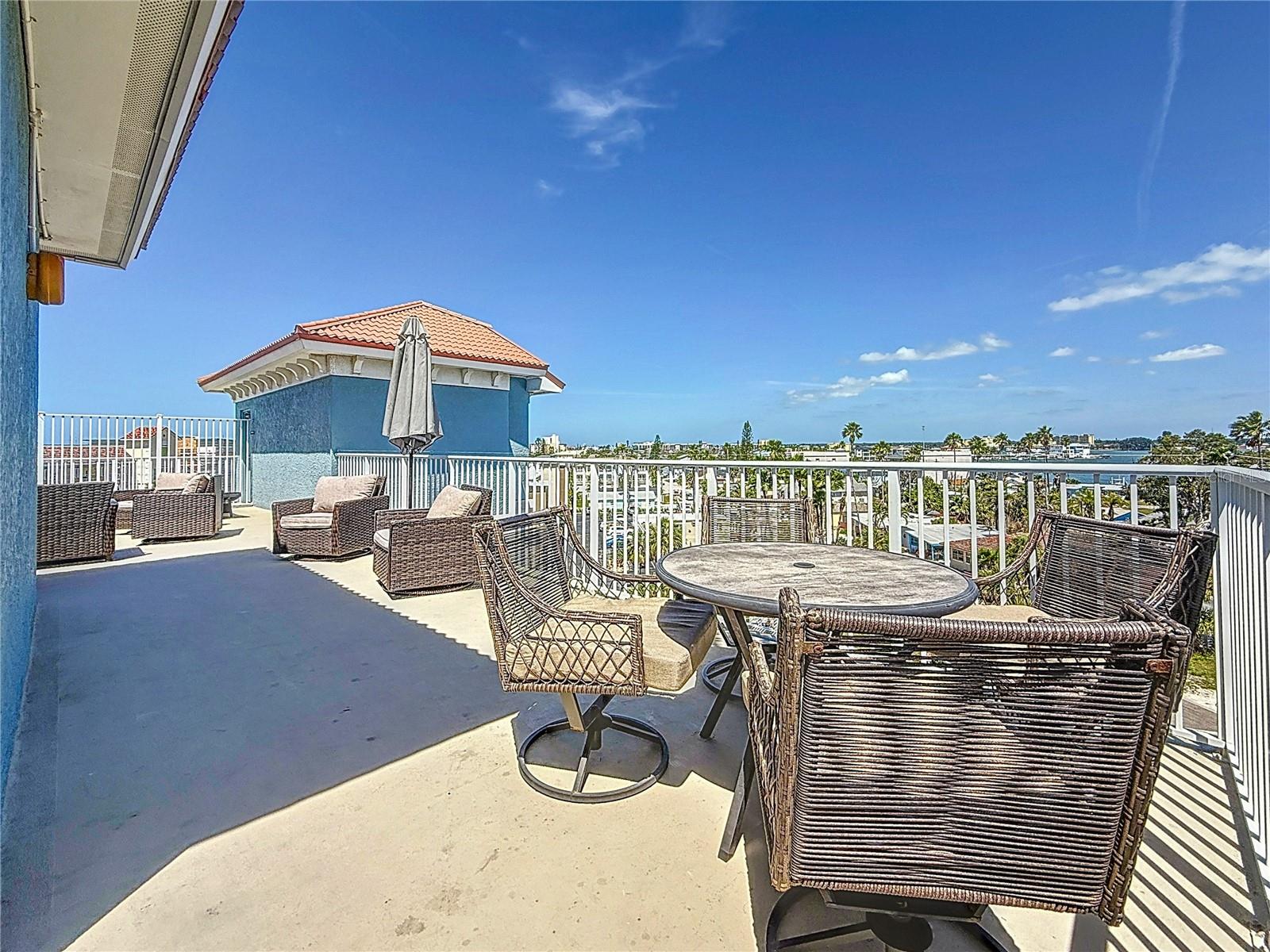 Image 8 of 54 For 13999 Gulf Boulevard 501