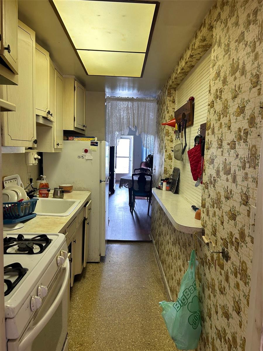Image 25 of 50 For 5940 21st Street N 11