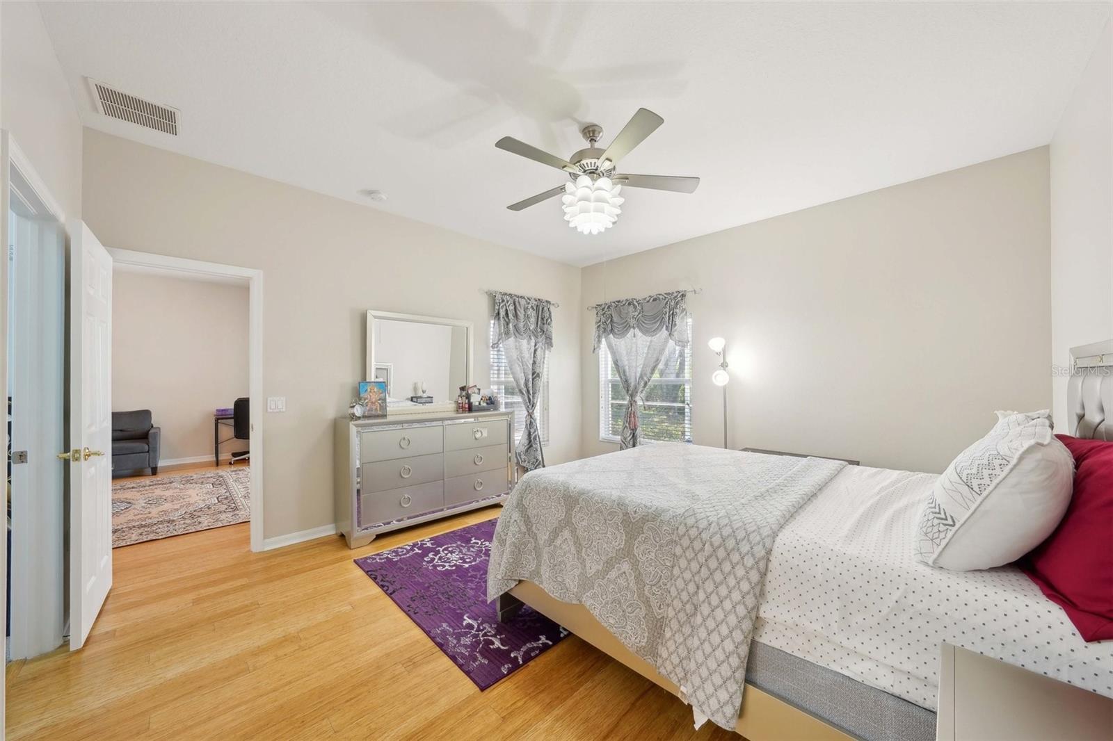 Listing photo id 11 for 10260 Devonshire Lake Drive