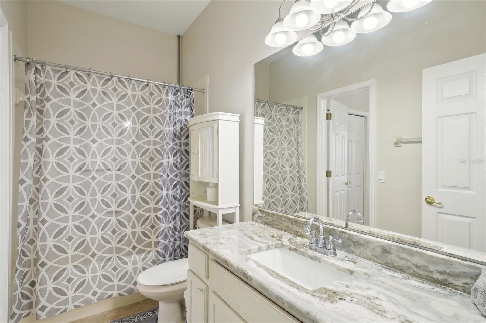 Listing photo id 15 for 10260 Devonshire Lake Drive