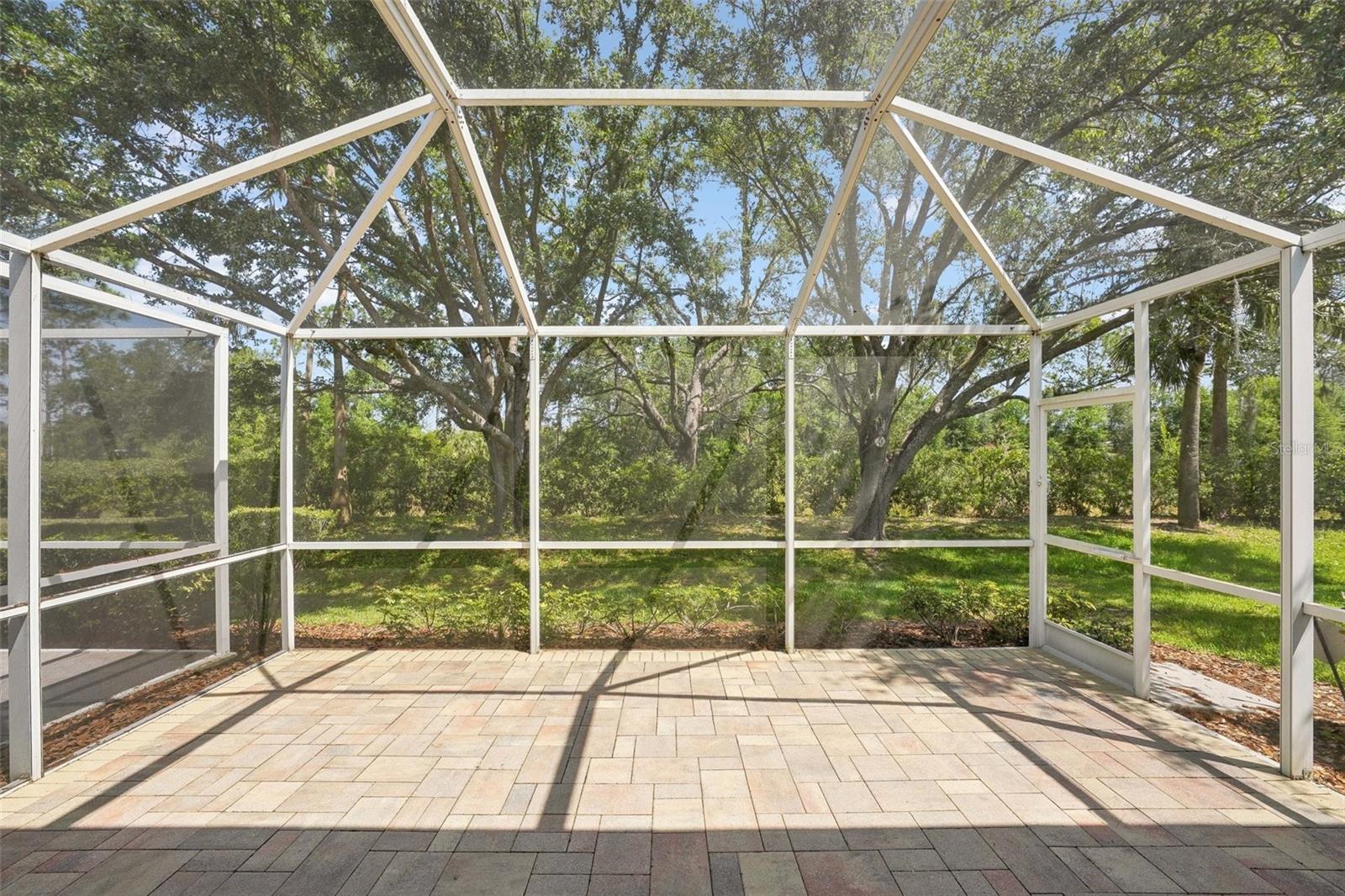 Listing photo id 17 for 10260 Devonshire Lake Drive
