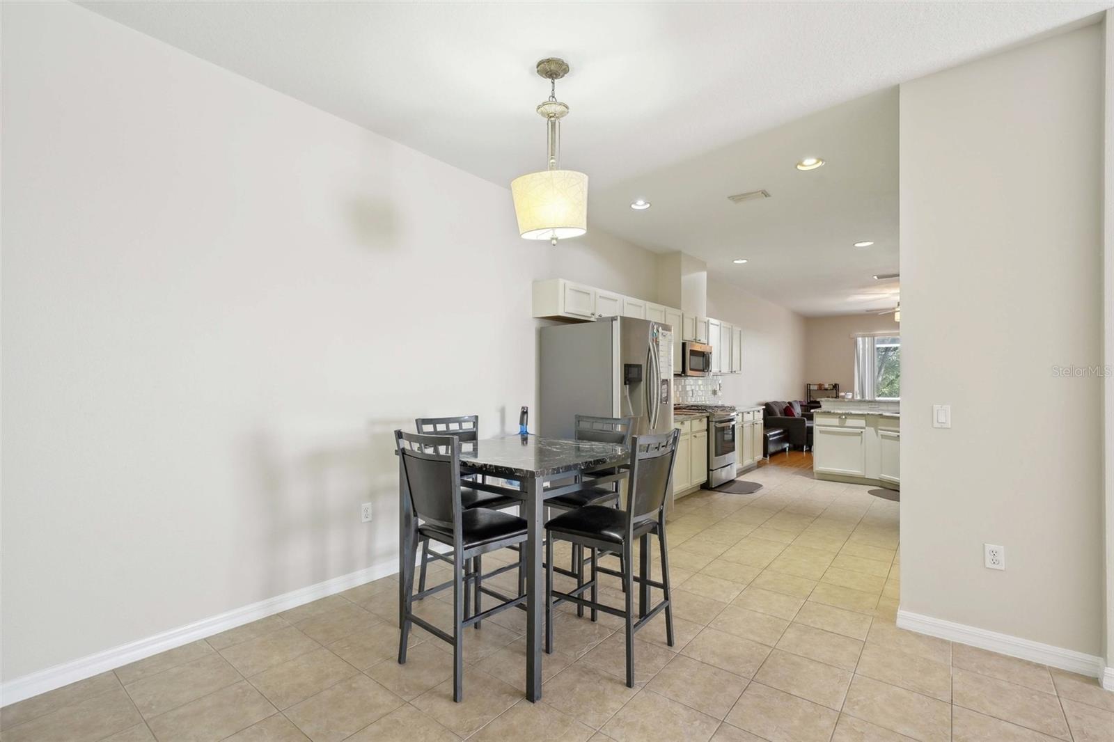 Listing photo id 3 for 10260 Devonshire Lake Drive