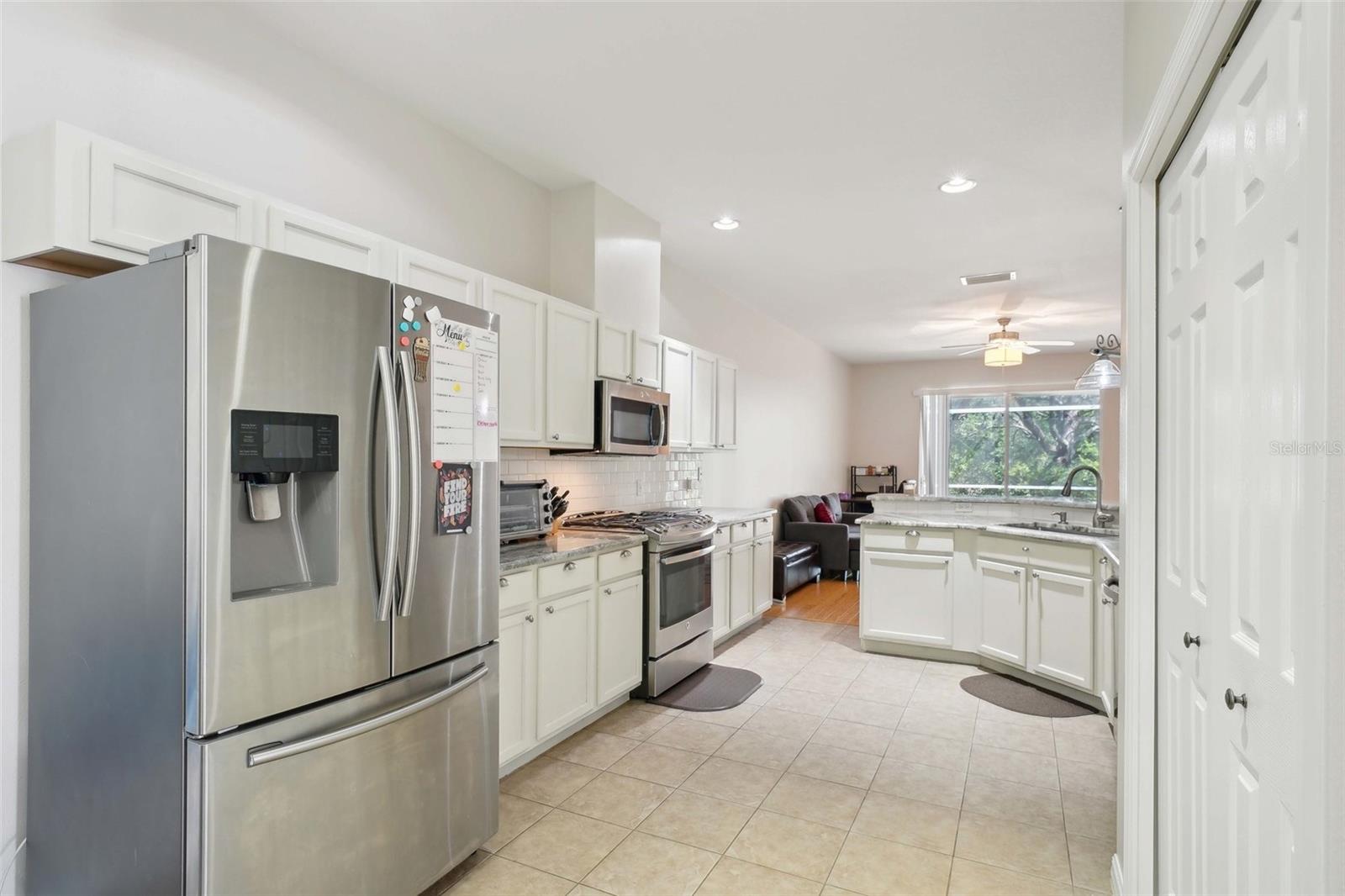 Listing photo id 5 for 10260 Devonshire Lake Drive