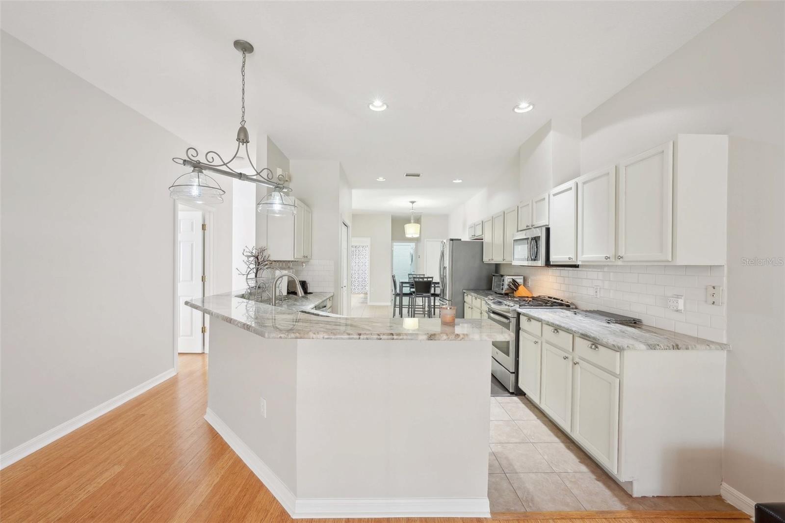 Listing photo id 7 for 10260 Devonshire Lake Drive