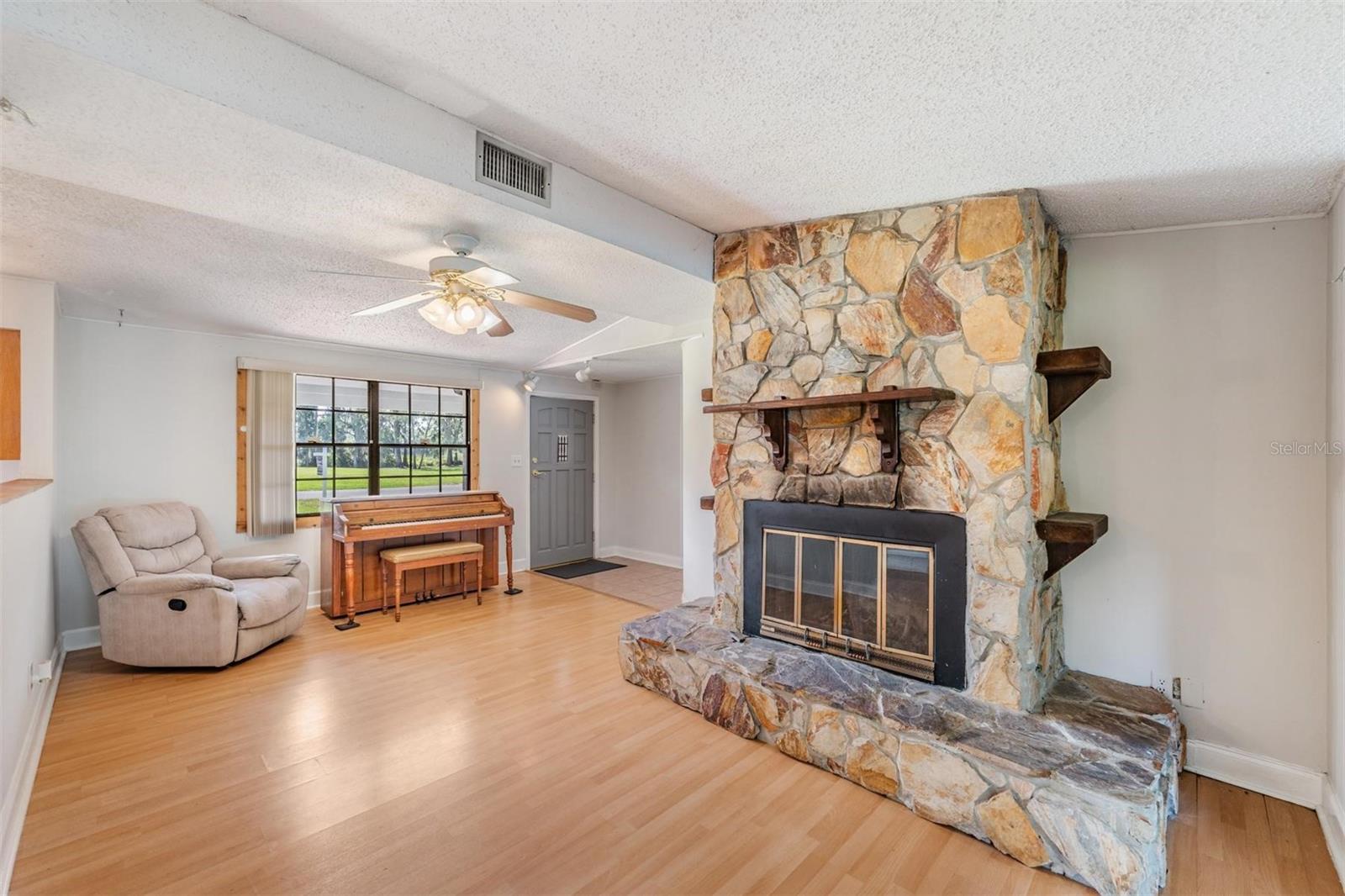 Image 15 of 35 For 15808 Willowdale Road