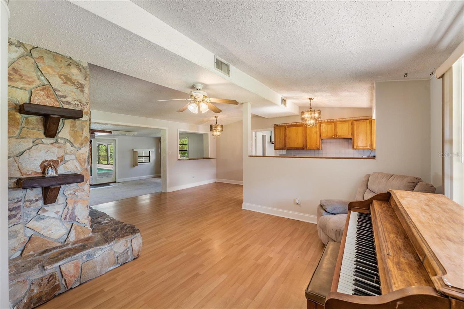 Image 16 of 35 For 15808 Willowdale Road