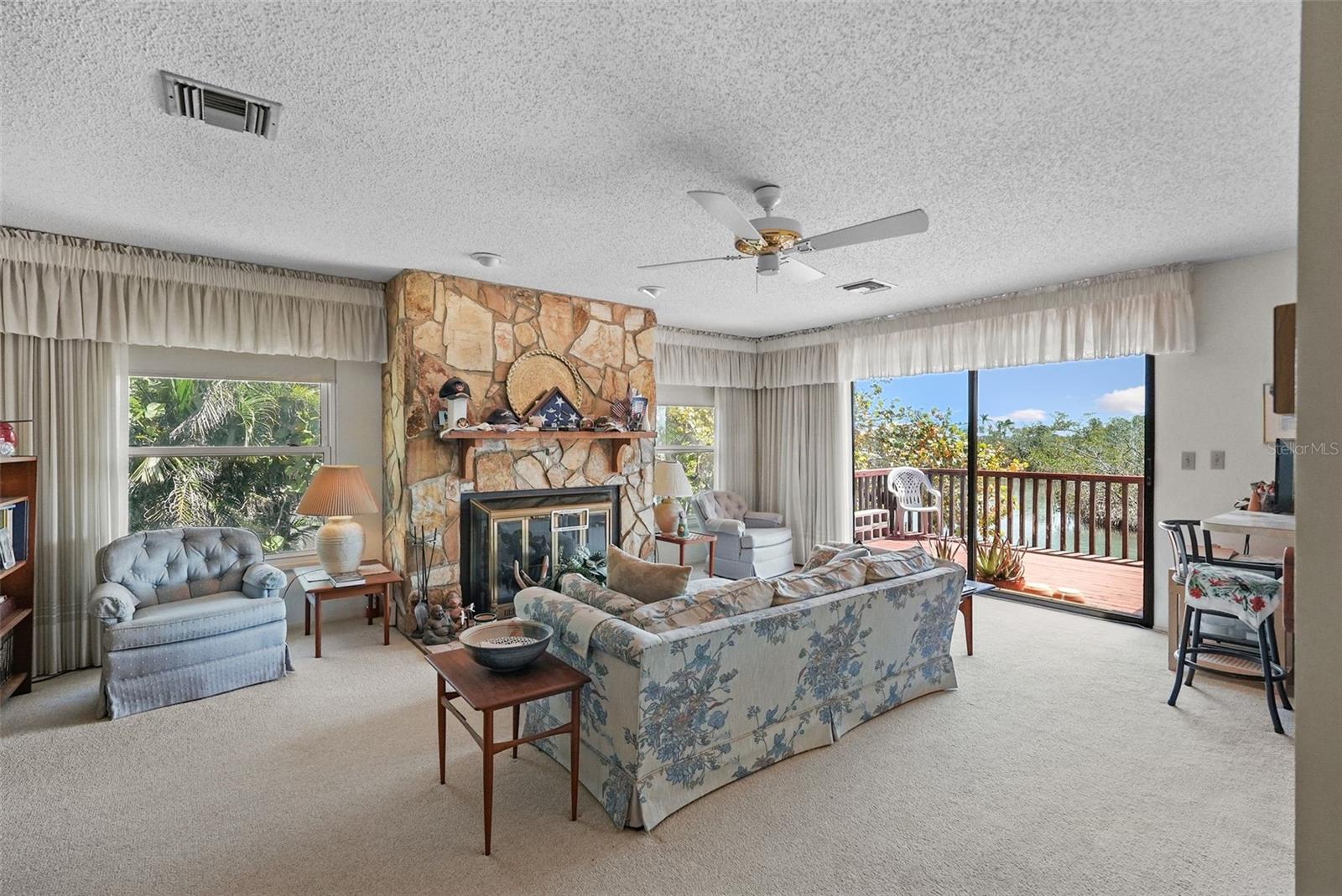 Image 12 of 46 For 588 Bayview Drive