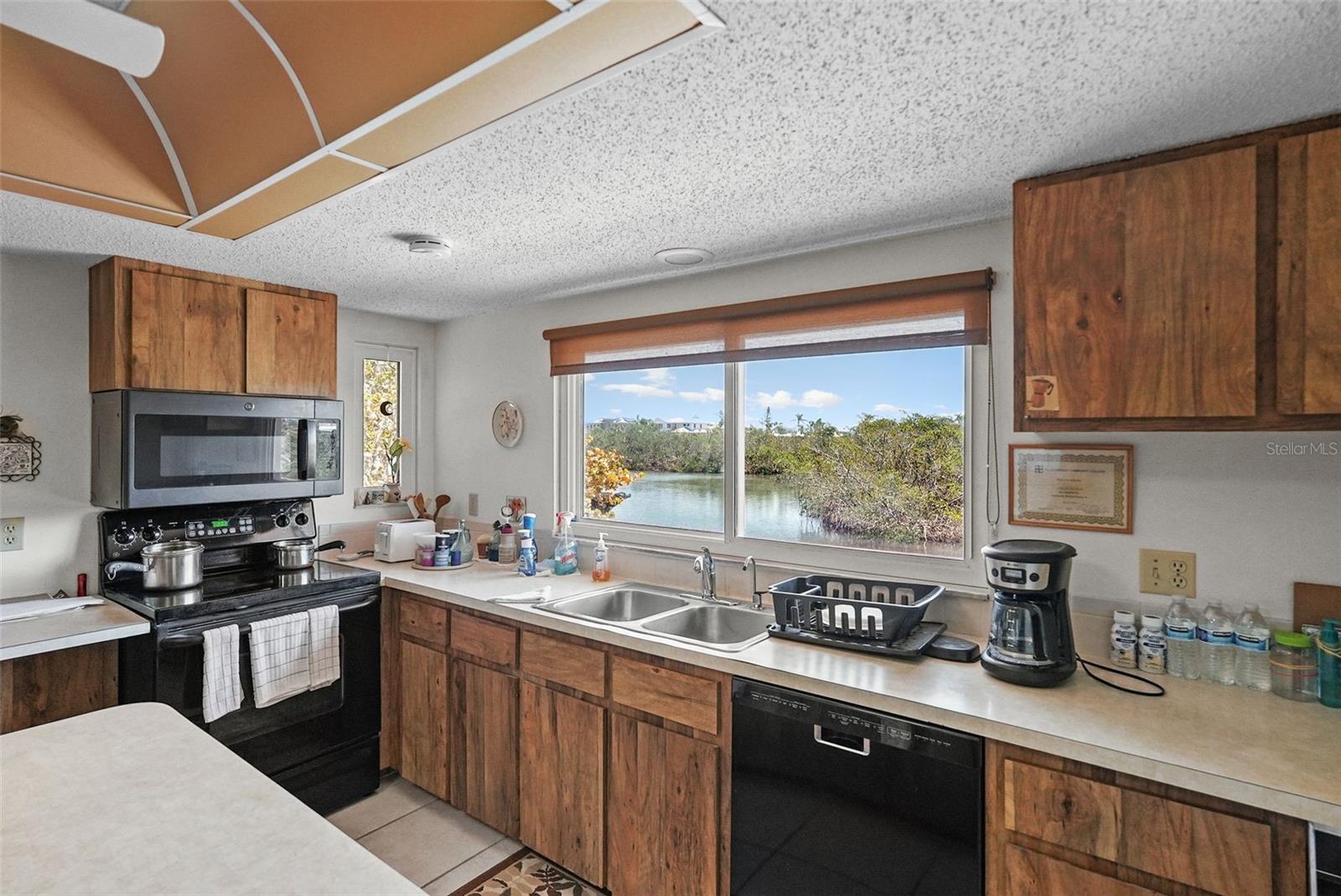 Image 18 of 46 For 588 Bayview Drive
