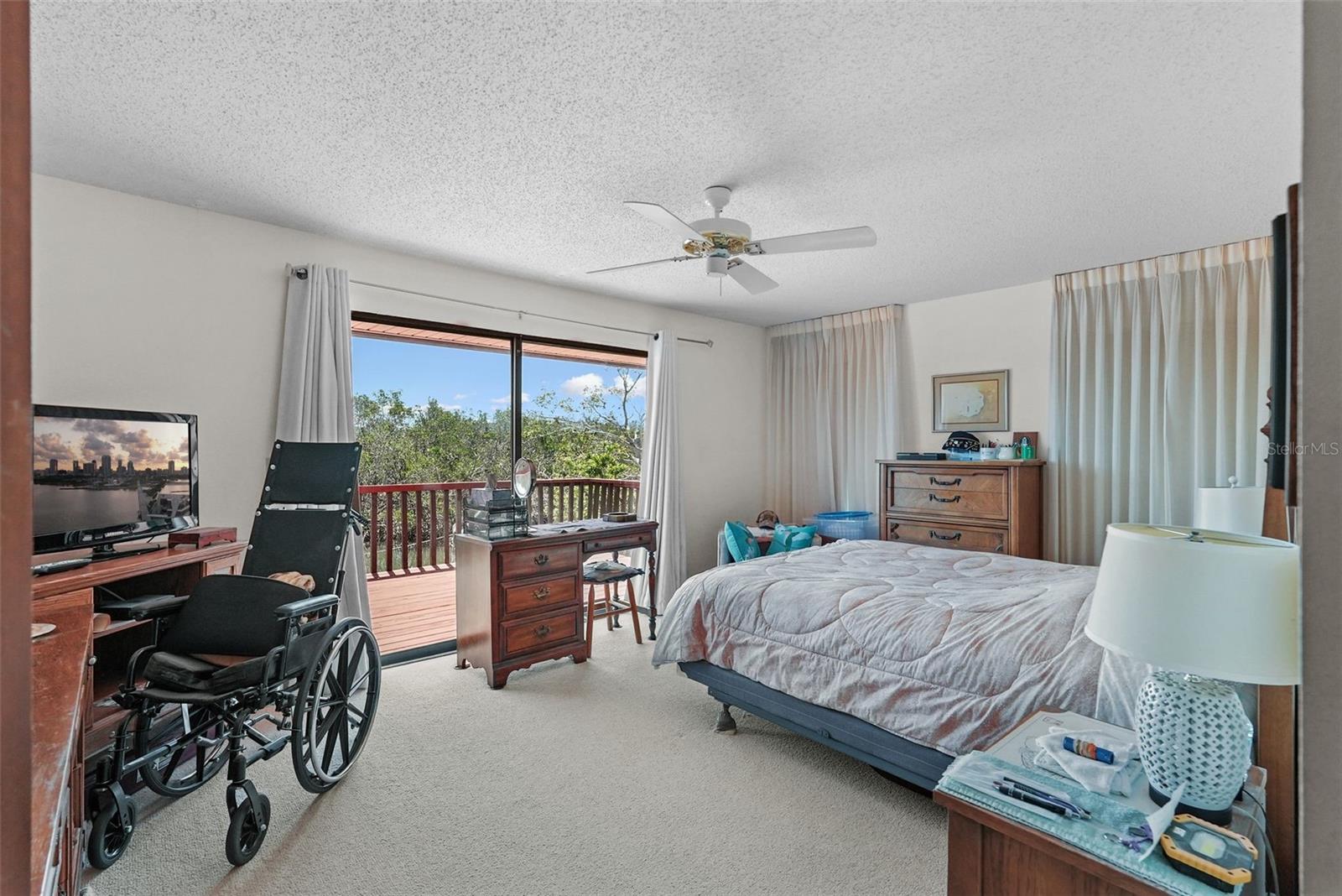 Image 28 of 46 For 588 Bayview Drive