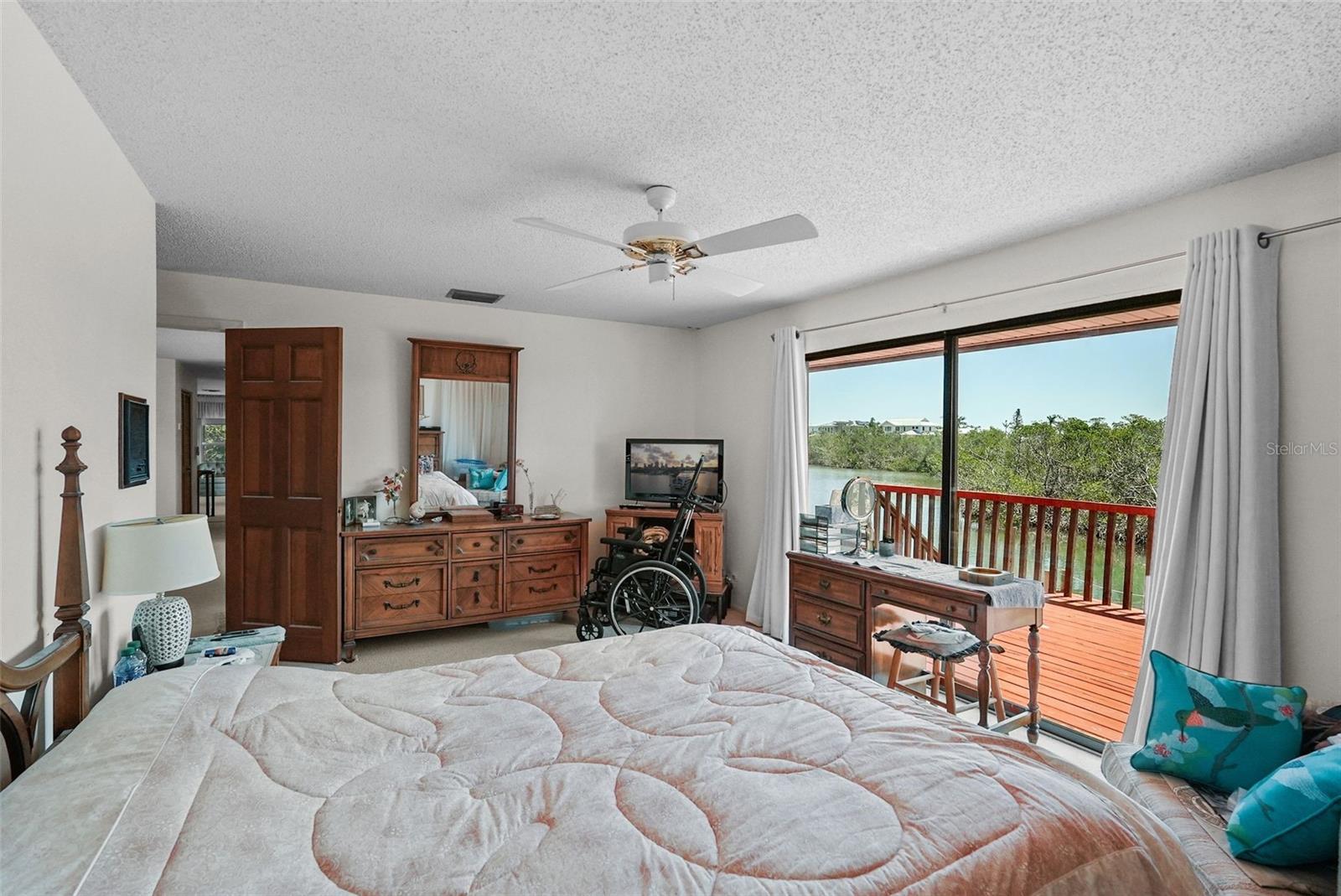 Image 29 of 46 For 588 Bayview Drive