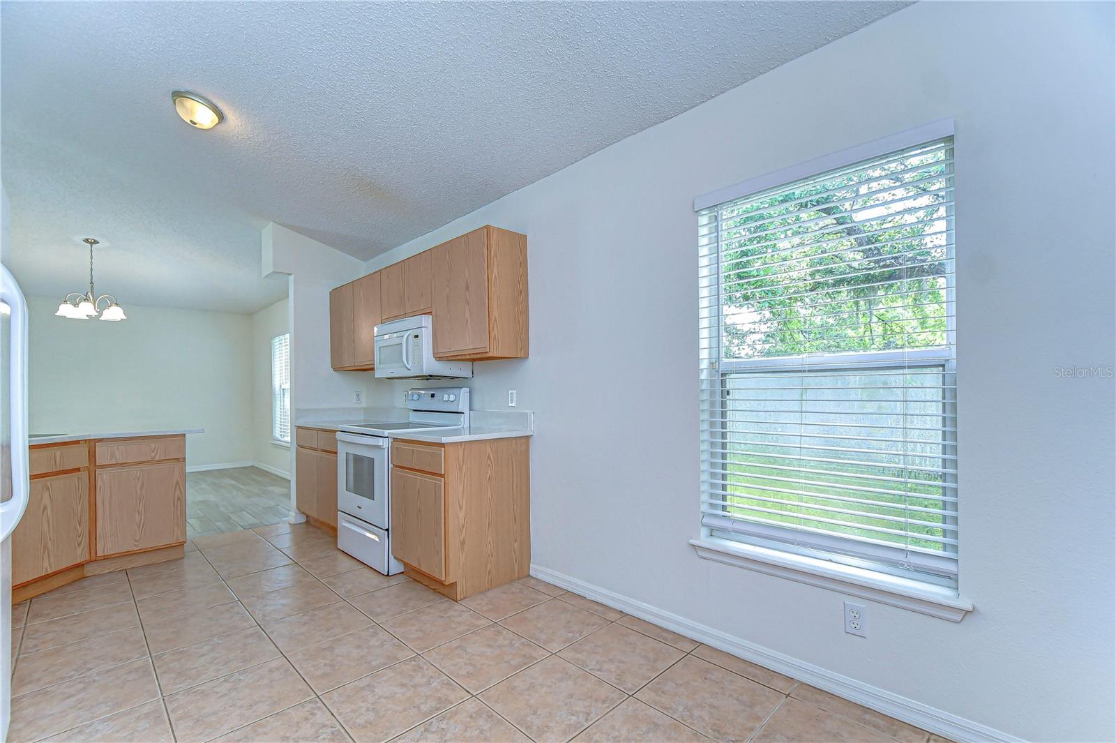 Image 10 of 48 For 18303 Elmhurst Lane