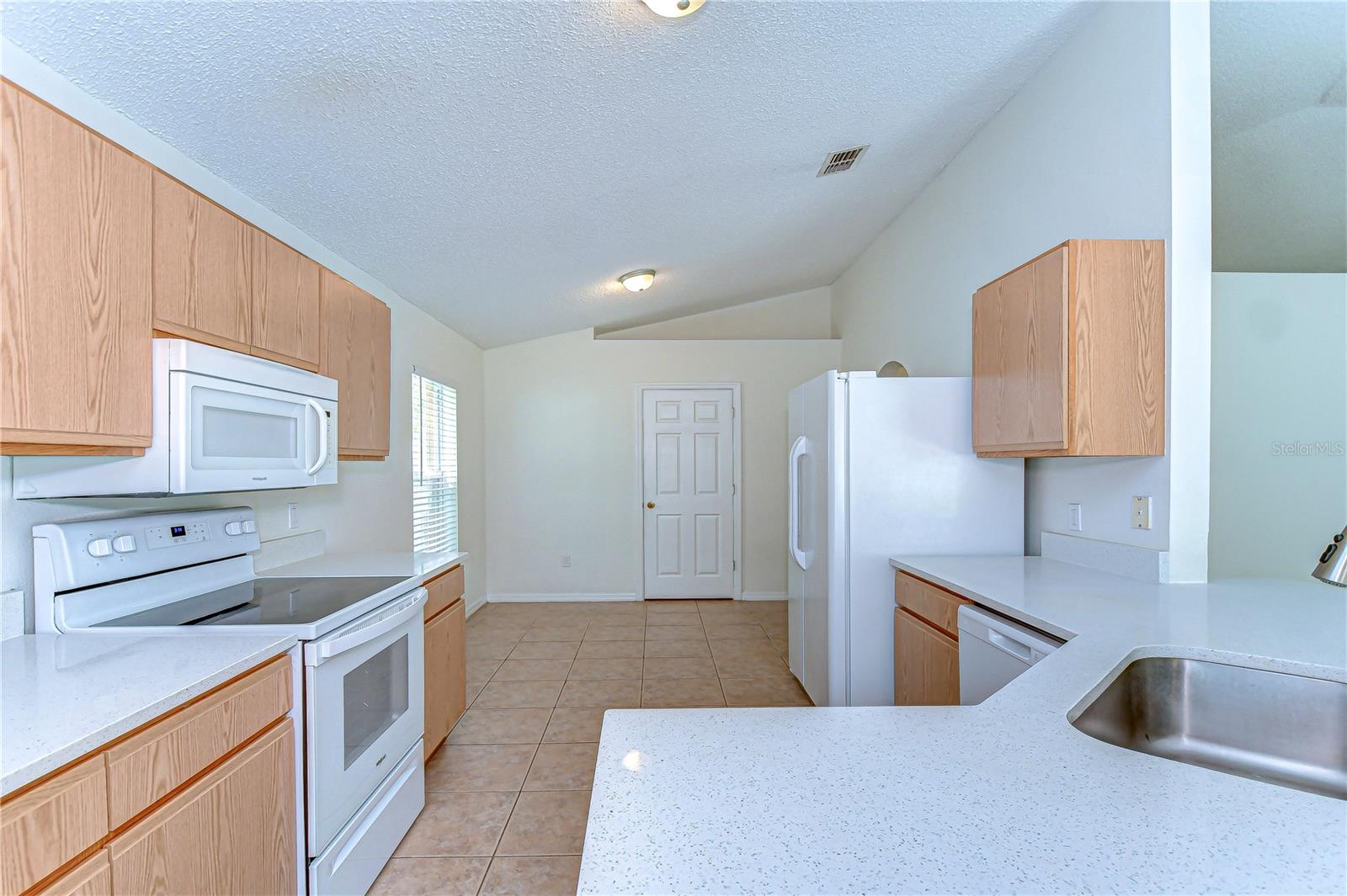 Image 14 of 48 For 18303 Elmhurst Lane