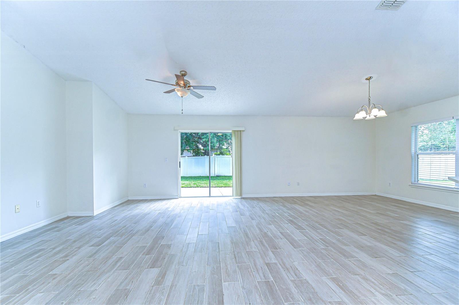 Image 21 of 48 For 18303 Elmhurst Lane
