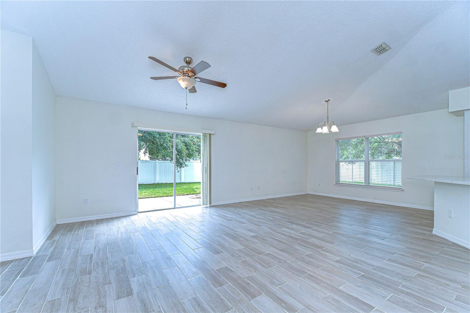 Image 22 of 48 For 18303 Elmhurst Lane