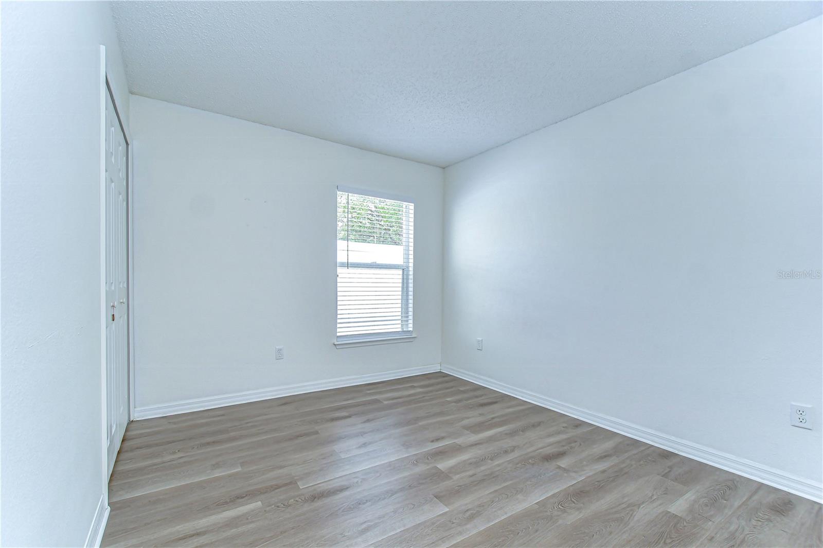 Image 31 of 48 For 18303 Elmhurst Lane