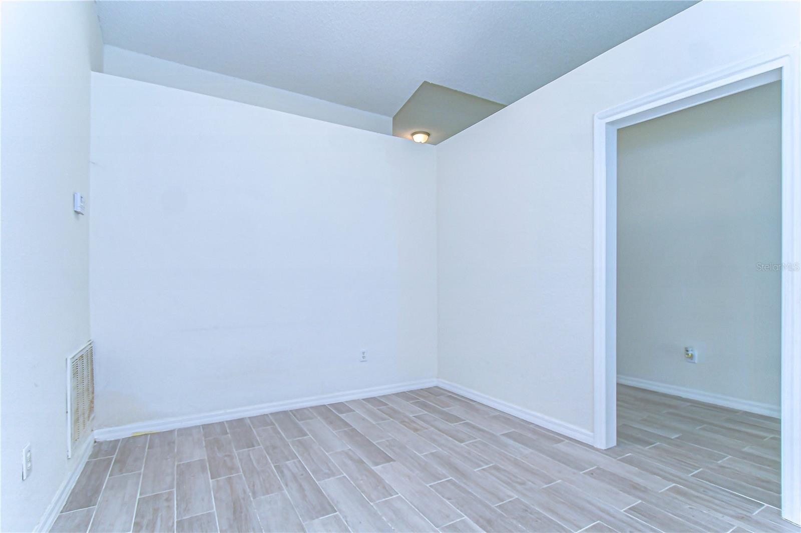 Image 8 of 48 For 18303 Elmhurst Lane
