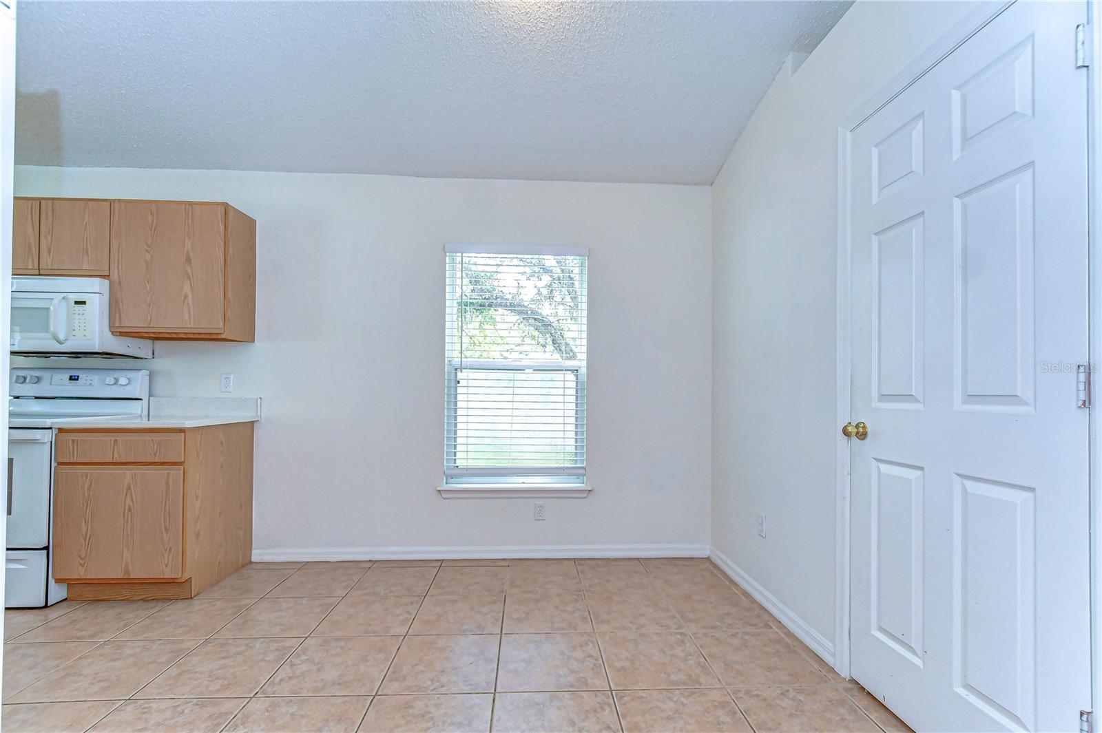 Image 9 of 48 For 18303 Elmhurst Lane