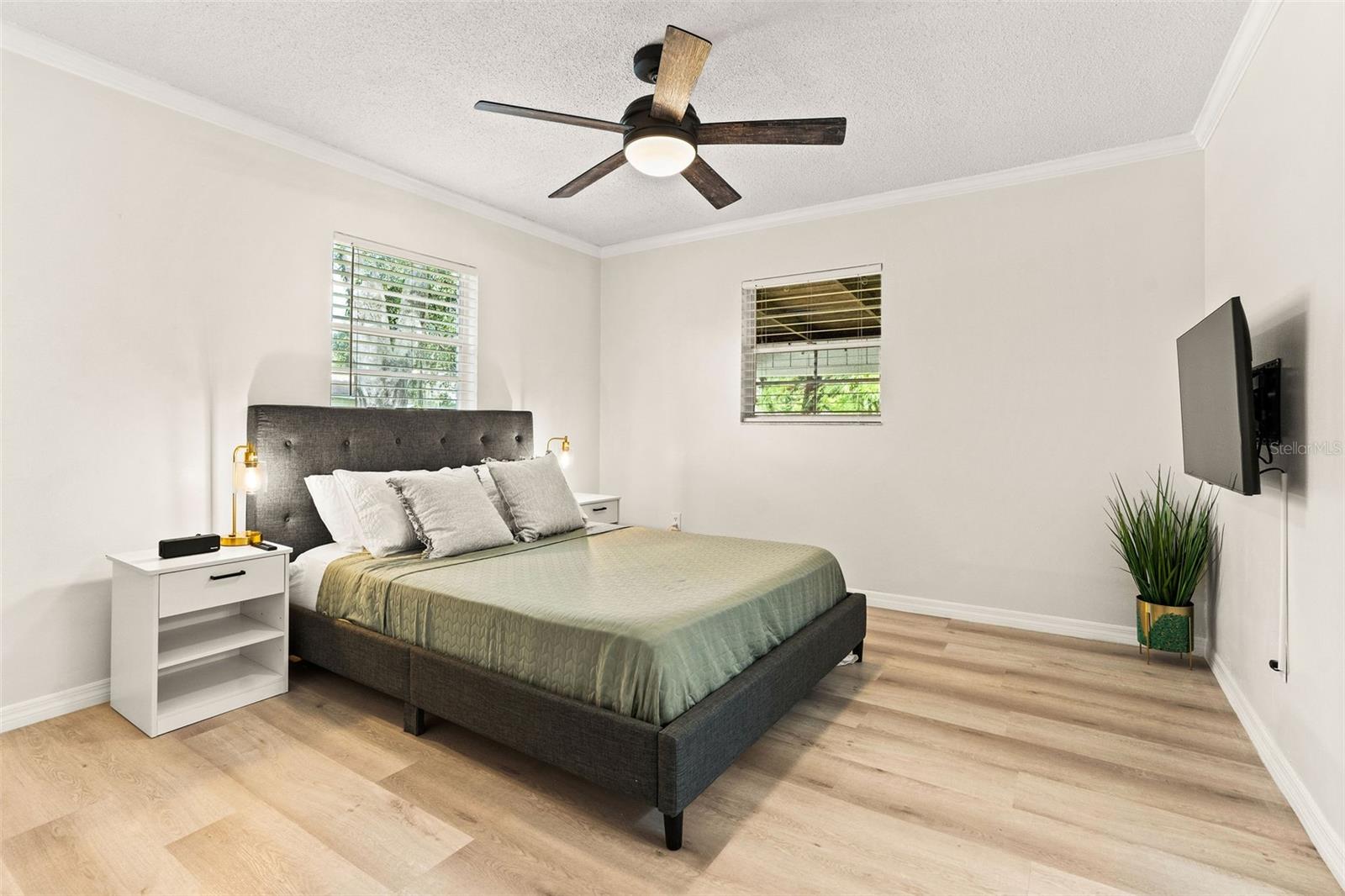 Image 15 of 39 For 6908 Lynn Avenue