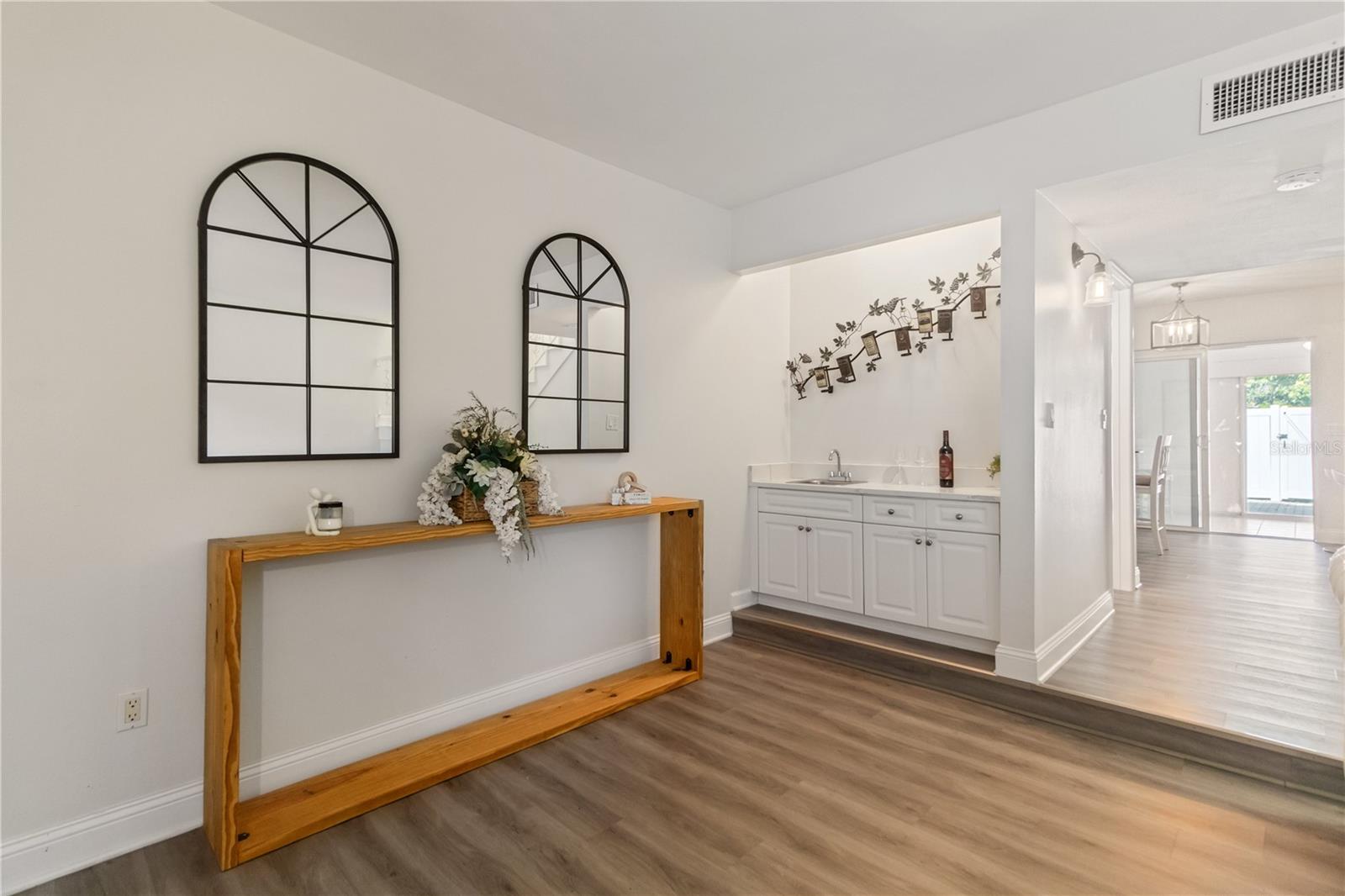 Image 3 of 24 For 10309 Carrollwood Lane 11