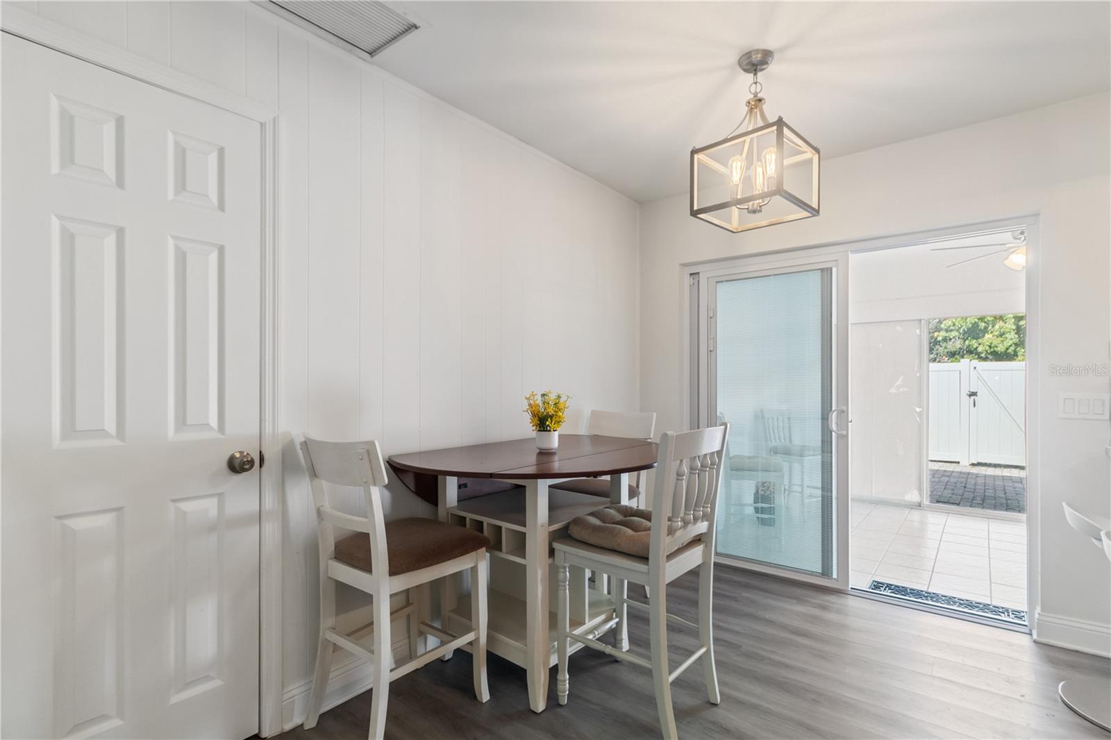 Image 6 of 24 For 10309 Carrollwood Lane 11