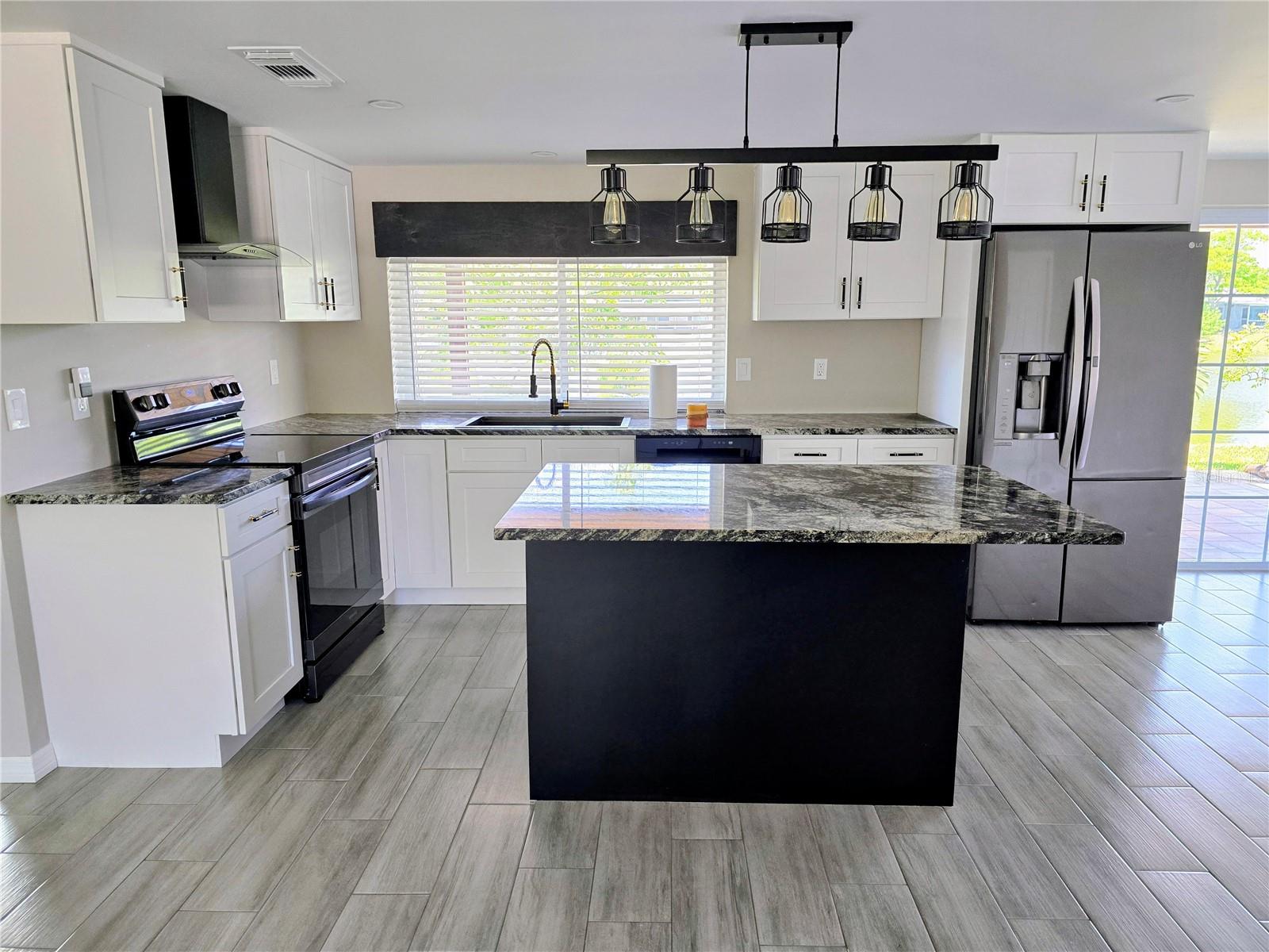Image 4 of 14 For 3532 Overland Drive