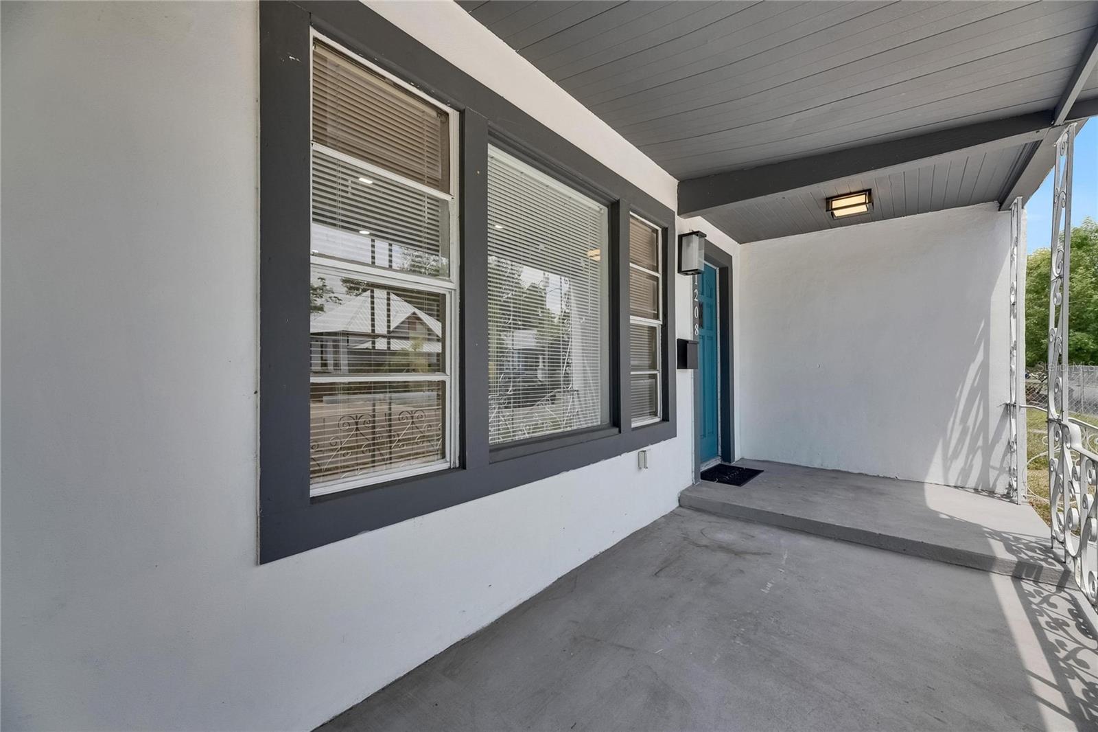Image 5 of 44 For 1208 18th Avenue