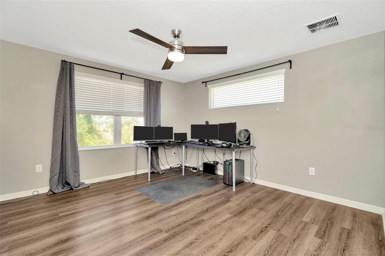 Image 19 of 42 For 7021 White Treetop Place