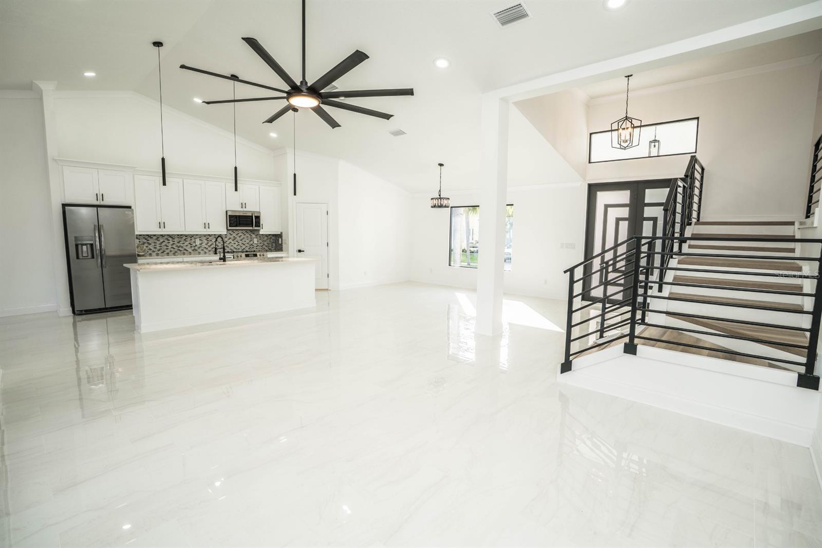 Listing photo id 9 for 6509 Dolphin Cove Drive