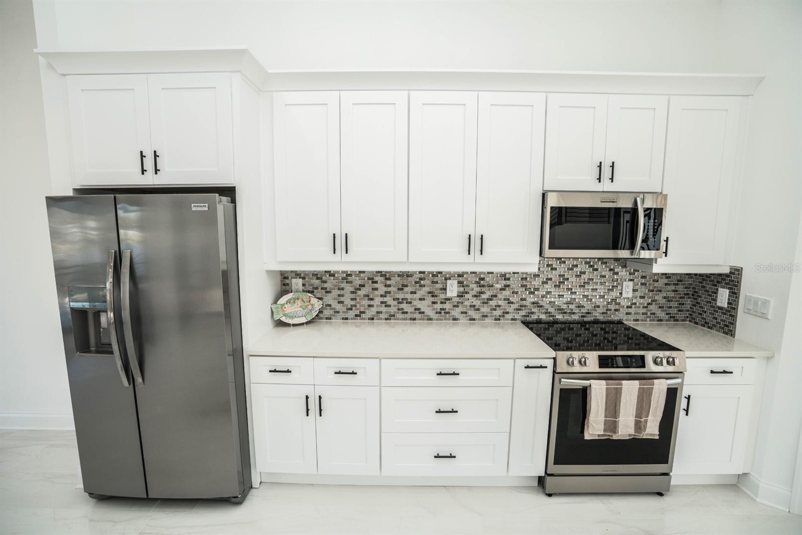 Listing photo id 13 for 6509 Dolphin Cove Drive