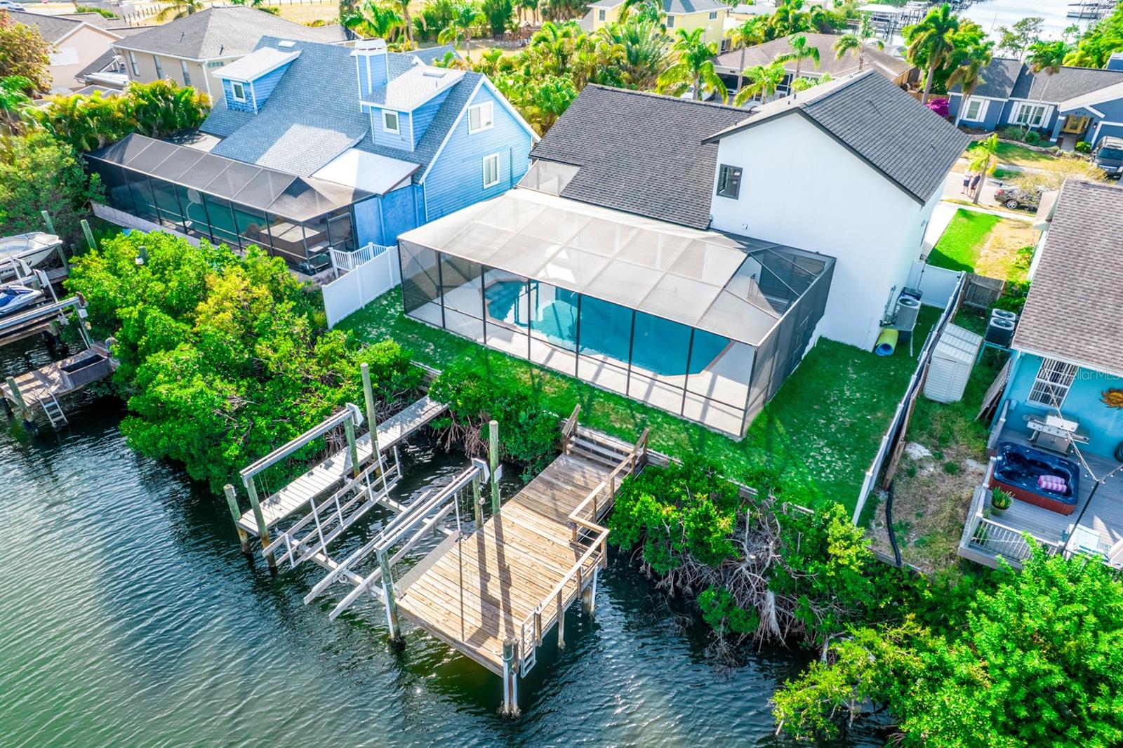Listing photo id 0 for 6509 Dolphin Cove Drive