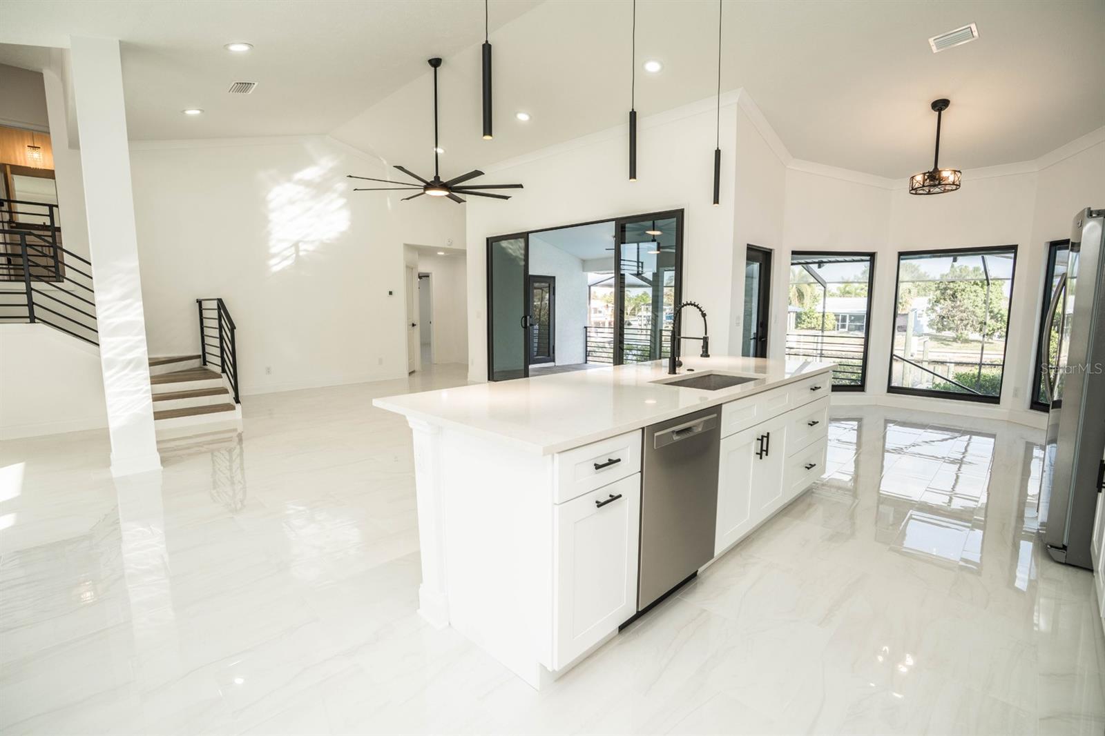 Listing photo id 18 for 6509 Dolphin Cove Drive
