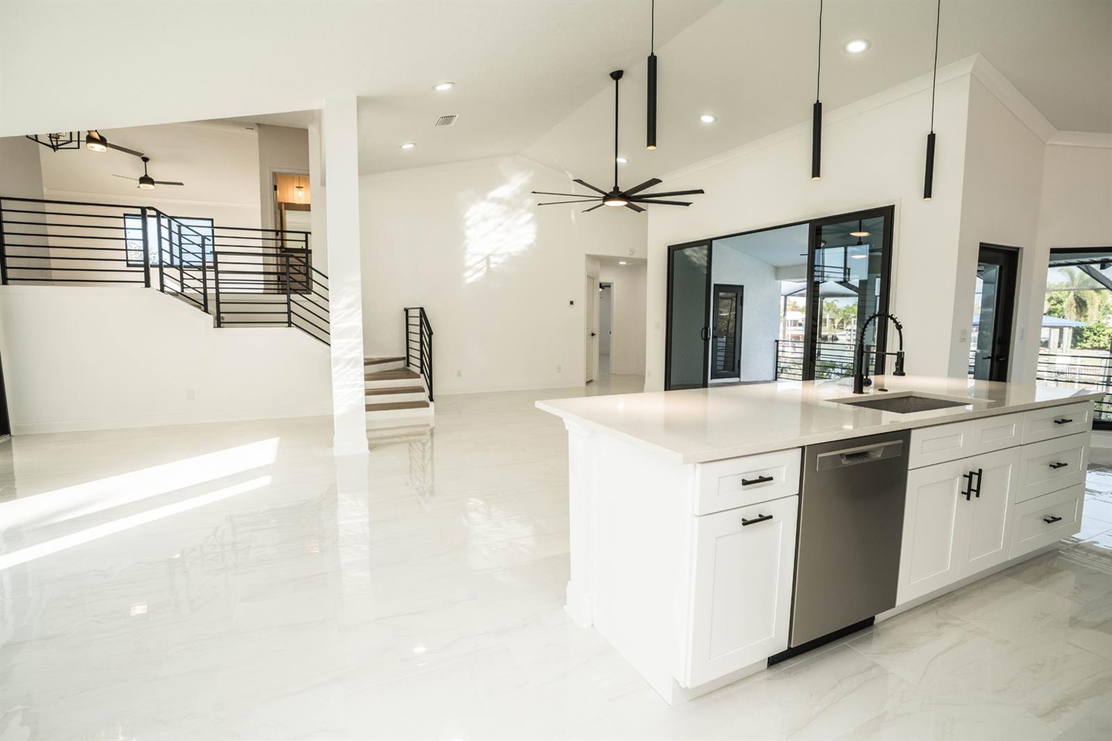 Listing photo id 19 for 6509 Dolphin Cove Drive