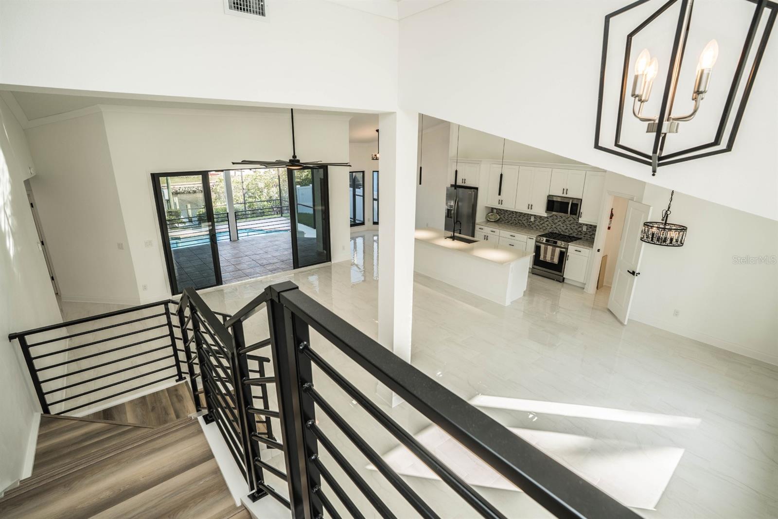 Listing photo id 21 for 6509 Dolphin Cove Drive