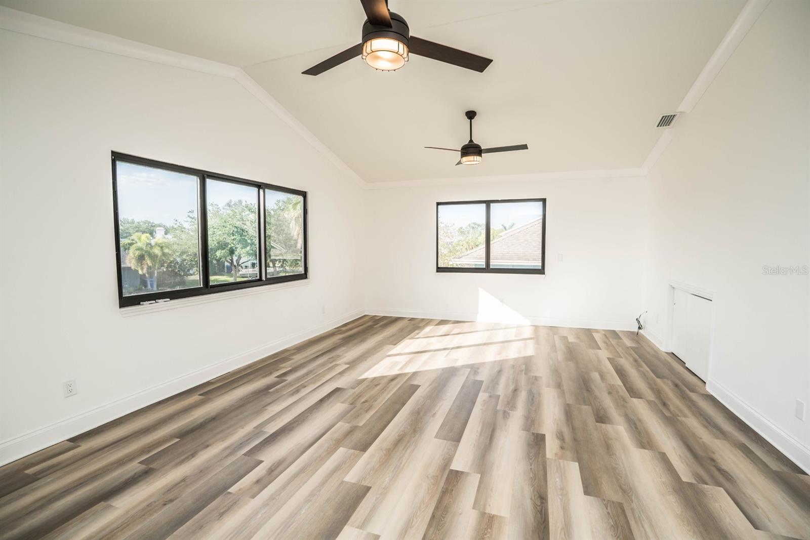 Listing photo id 22 for 6509 Dolphin Cove Drive