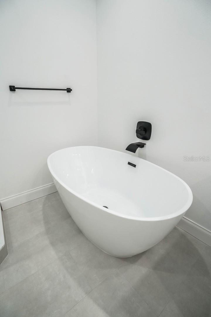 Listing photo id 31 for 6509 Dolphin Cove Drive