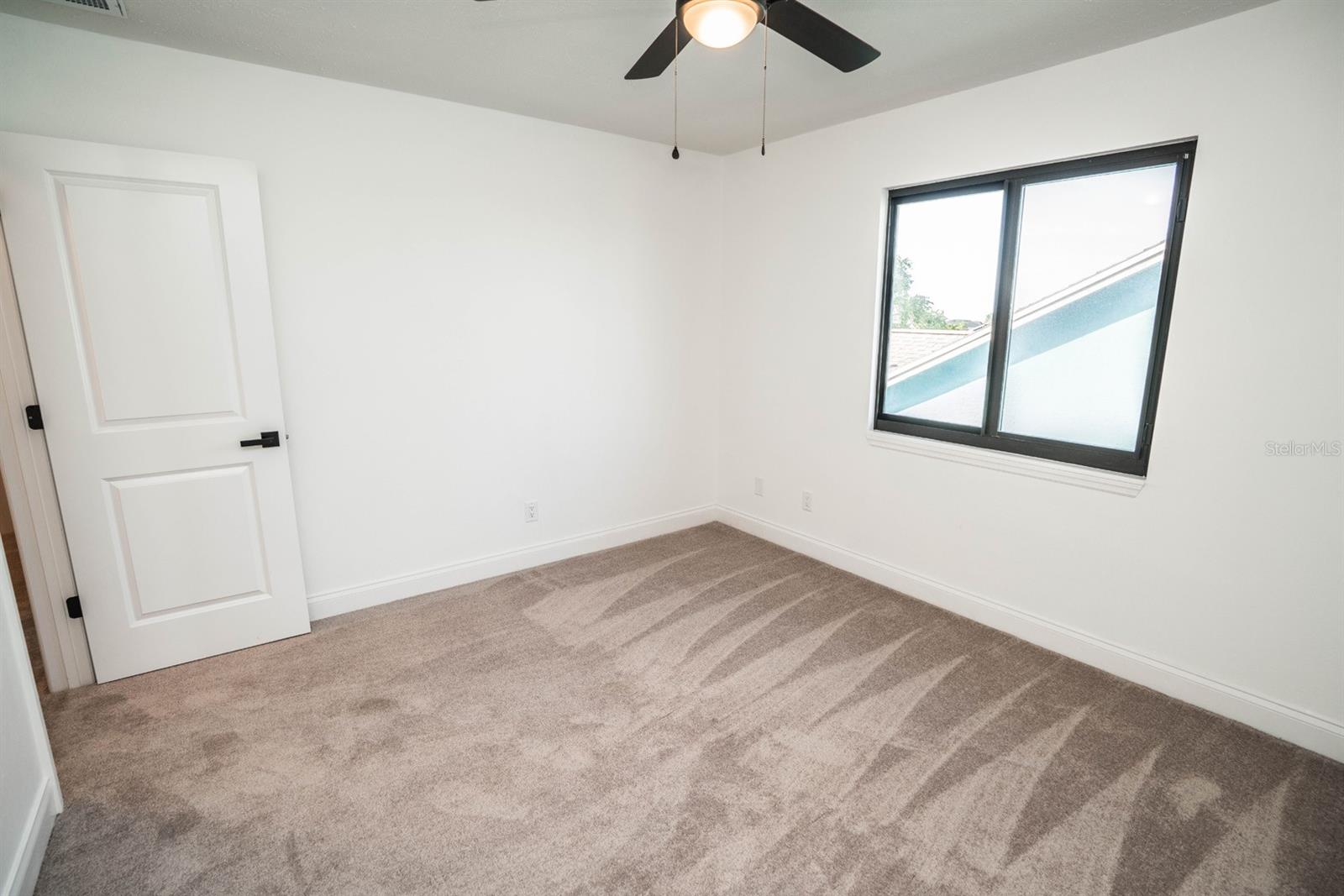 Listing photo id 34 for 6509 Dolphin Cove Drive