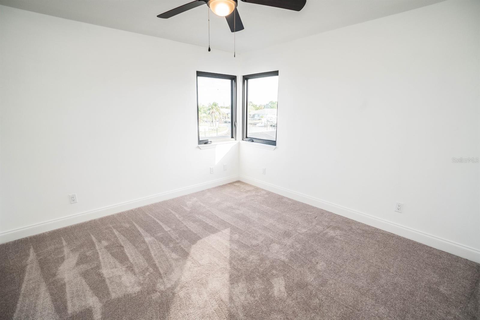 Listing photo id 36 for 6509 Dolphin Cove Drive