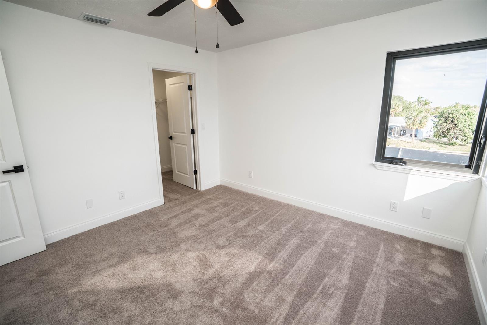 Listing photo id 37 for 6509 Dolphin Cove Drive