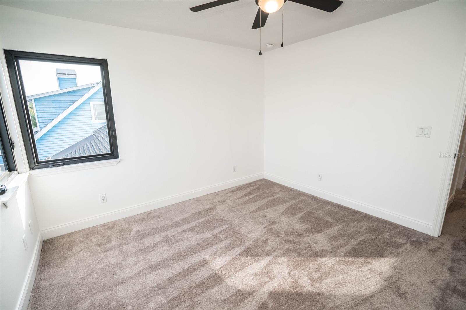Listing photo id 38 for 6509 Dolphin Cove Drive
