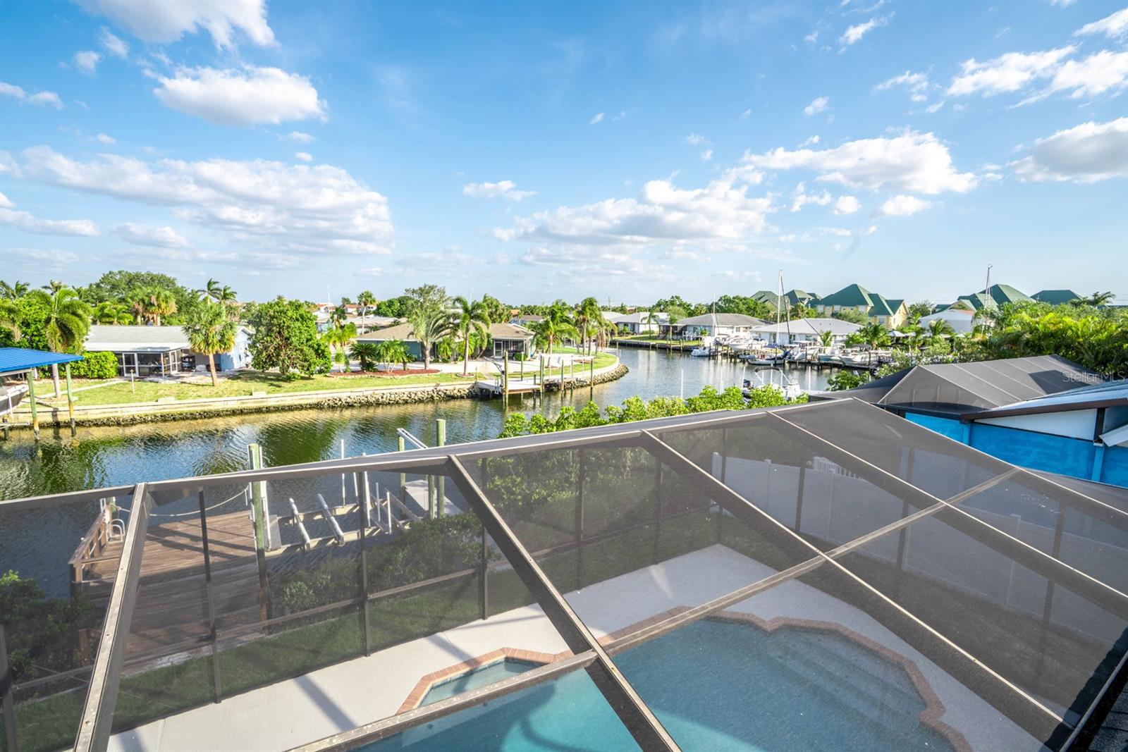 Listing photo id 39 for 6509 Dolphin Cove Drive