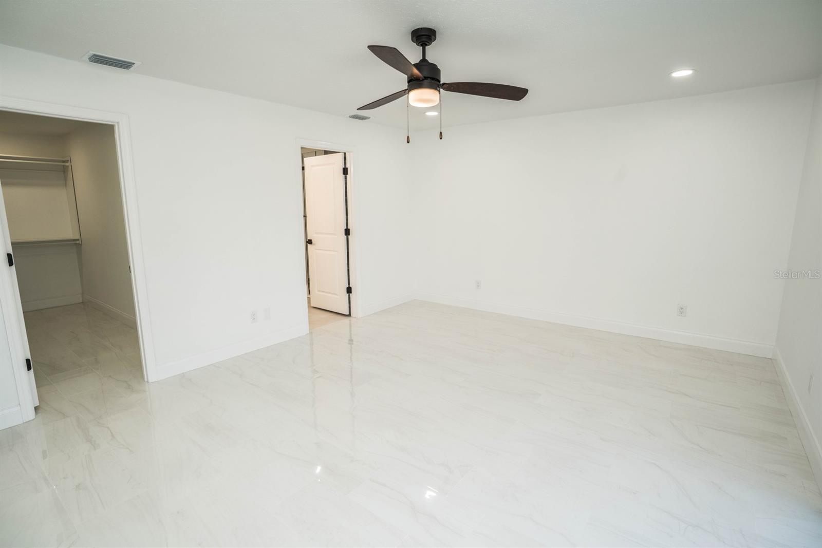 Listing photo id 47 for 6509 Dolphin Cove Drive