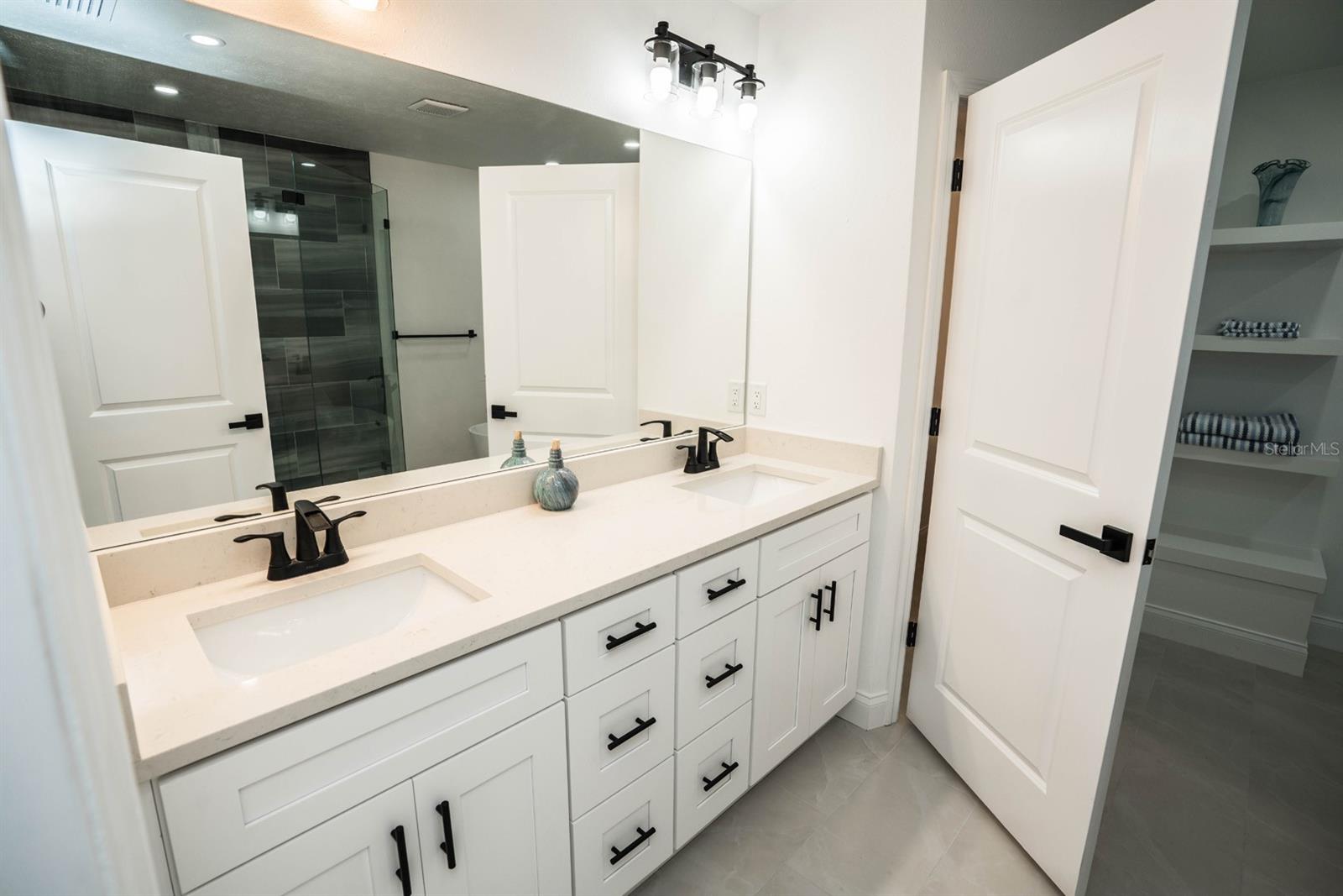Listing photo id 50 for 6509 Dolphin Cove Drive
