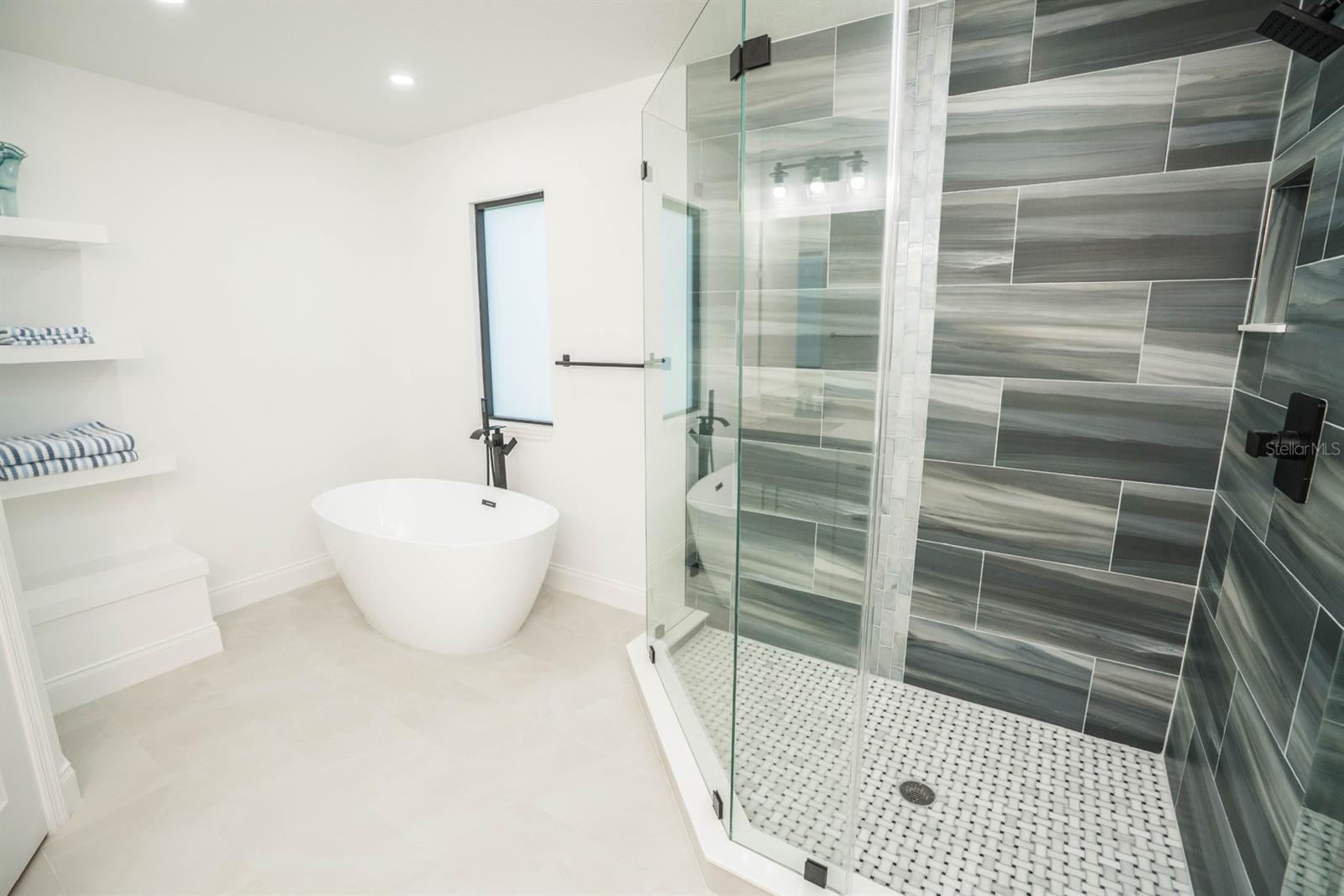 Listing photo id 52 for 6509 Dolphin Cove Drive