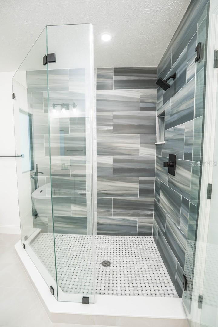 Listing photo id 53 for 6509 Dolphin Cove Drive