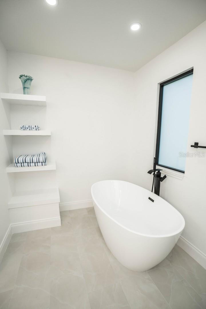 Listing photo id 54 for 6509 Dolphin Cove Drive