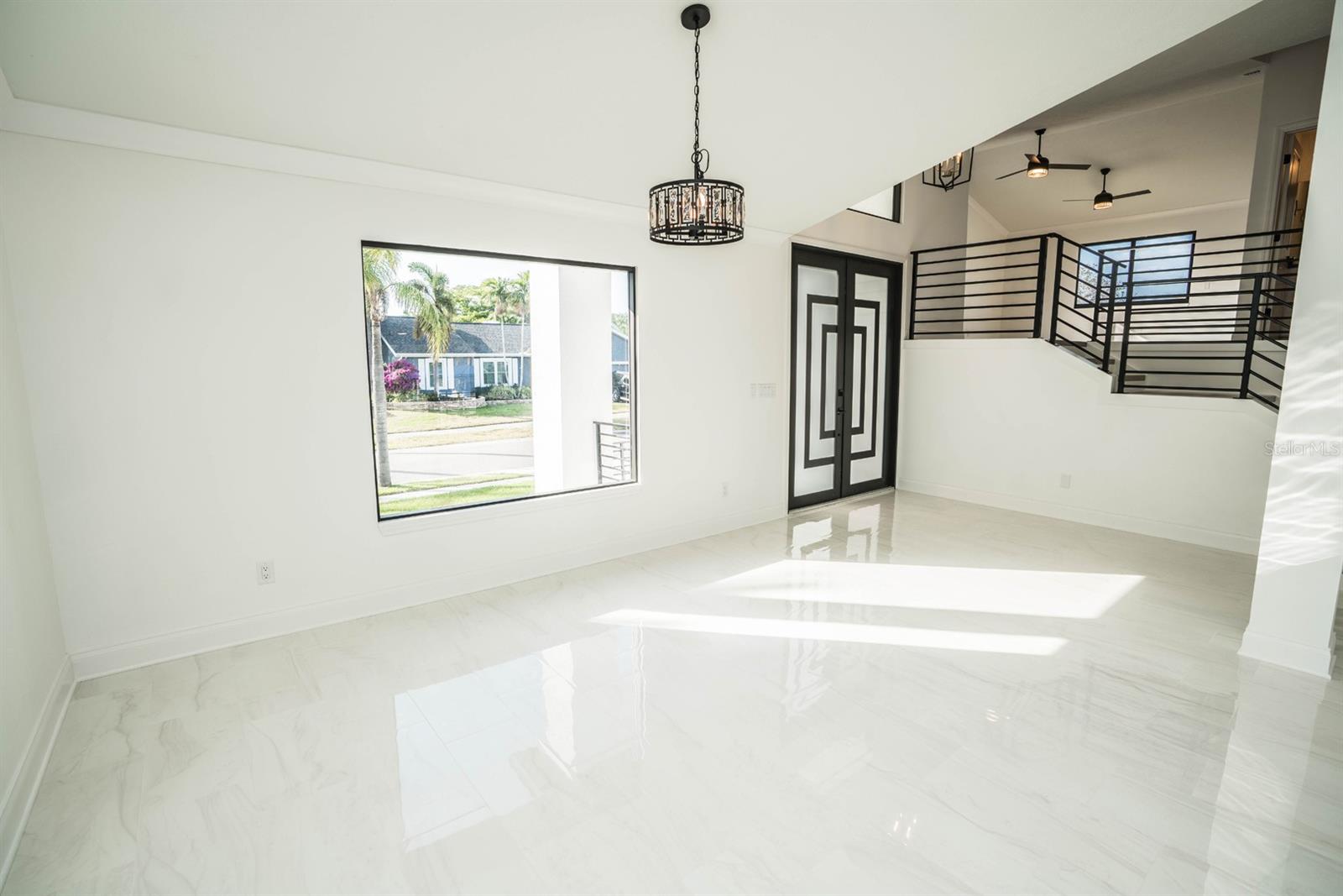 Listing photo id 5 for 6509 Dolphin Cove Drive