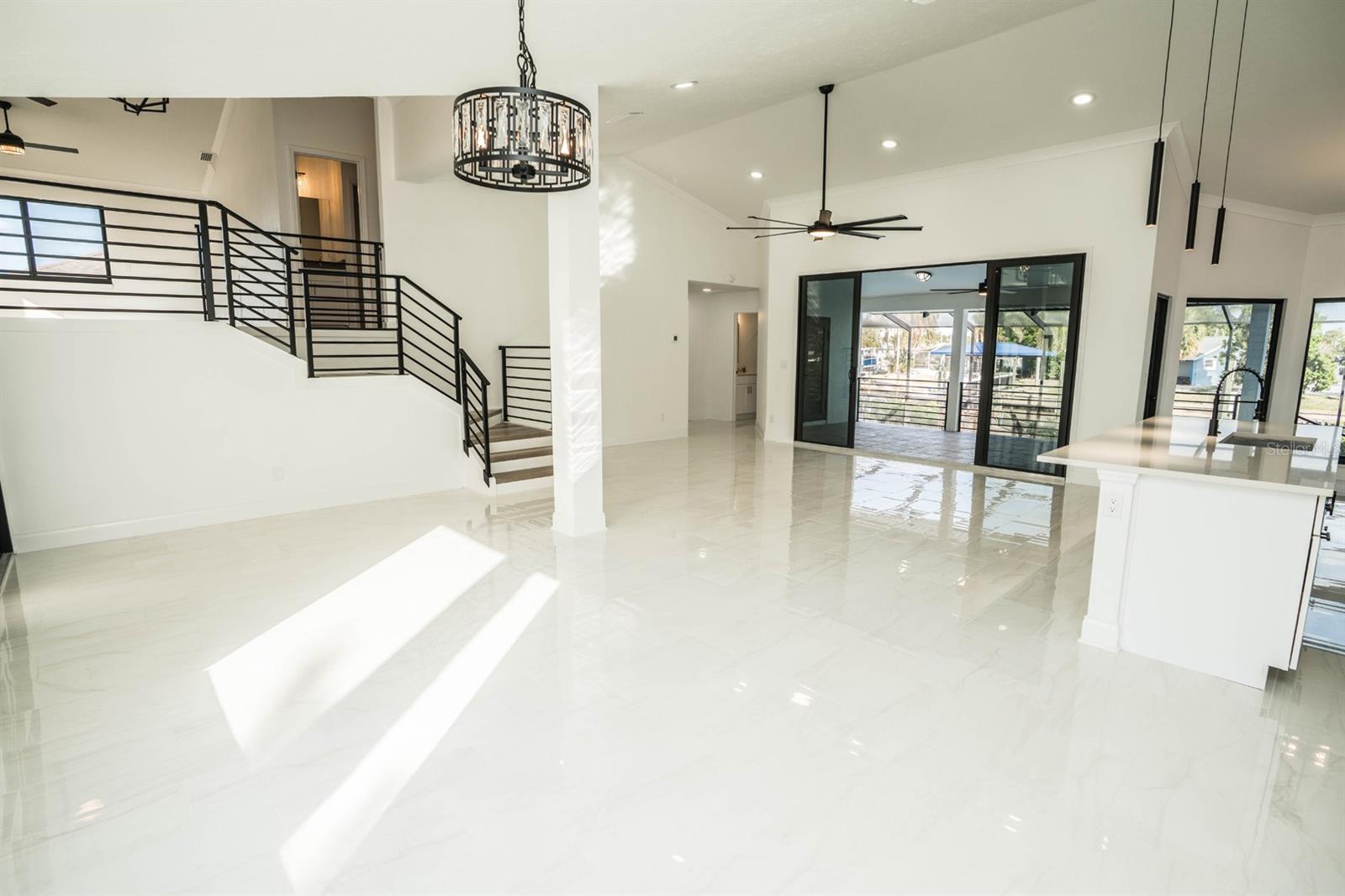 Listing photo id 6 for 6509 Dolphin Cove Drive